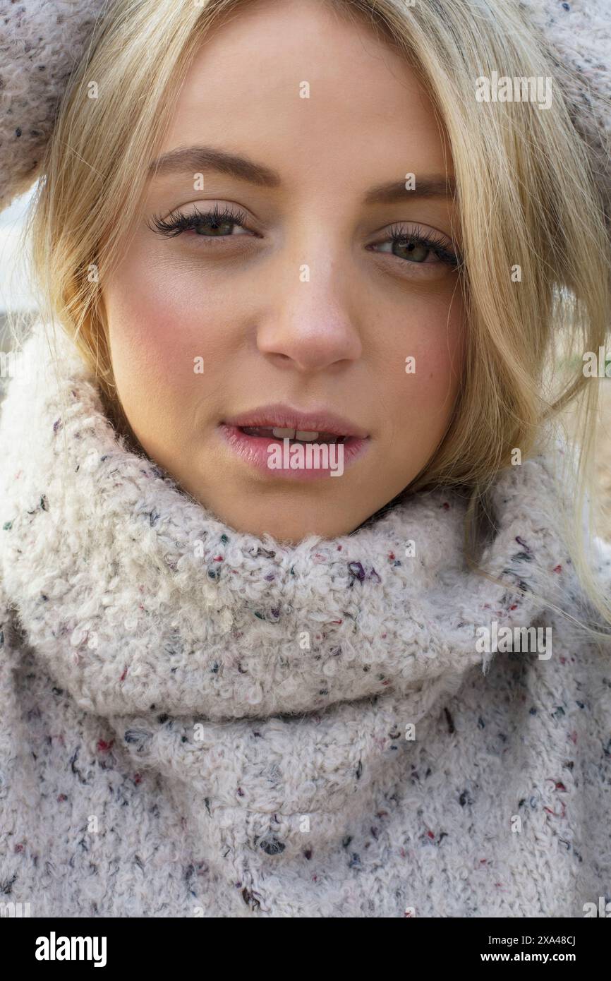 Nahaufnahme der jungen Frau im Freien Stockfoto