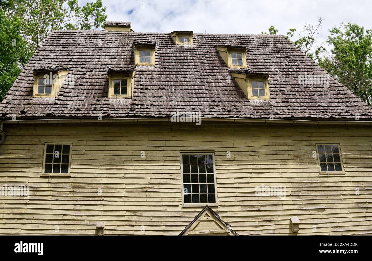 Ephrata Kloster, Saal, Meetinghouse, viele Fenster, Giebeldächer, historische Siedlung, deutsches Erbe, Gemeinschaft, klösterliches Leben, Pennsylvan Stockfoto