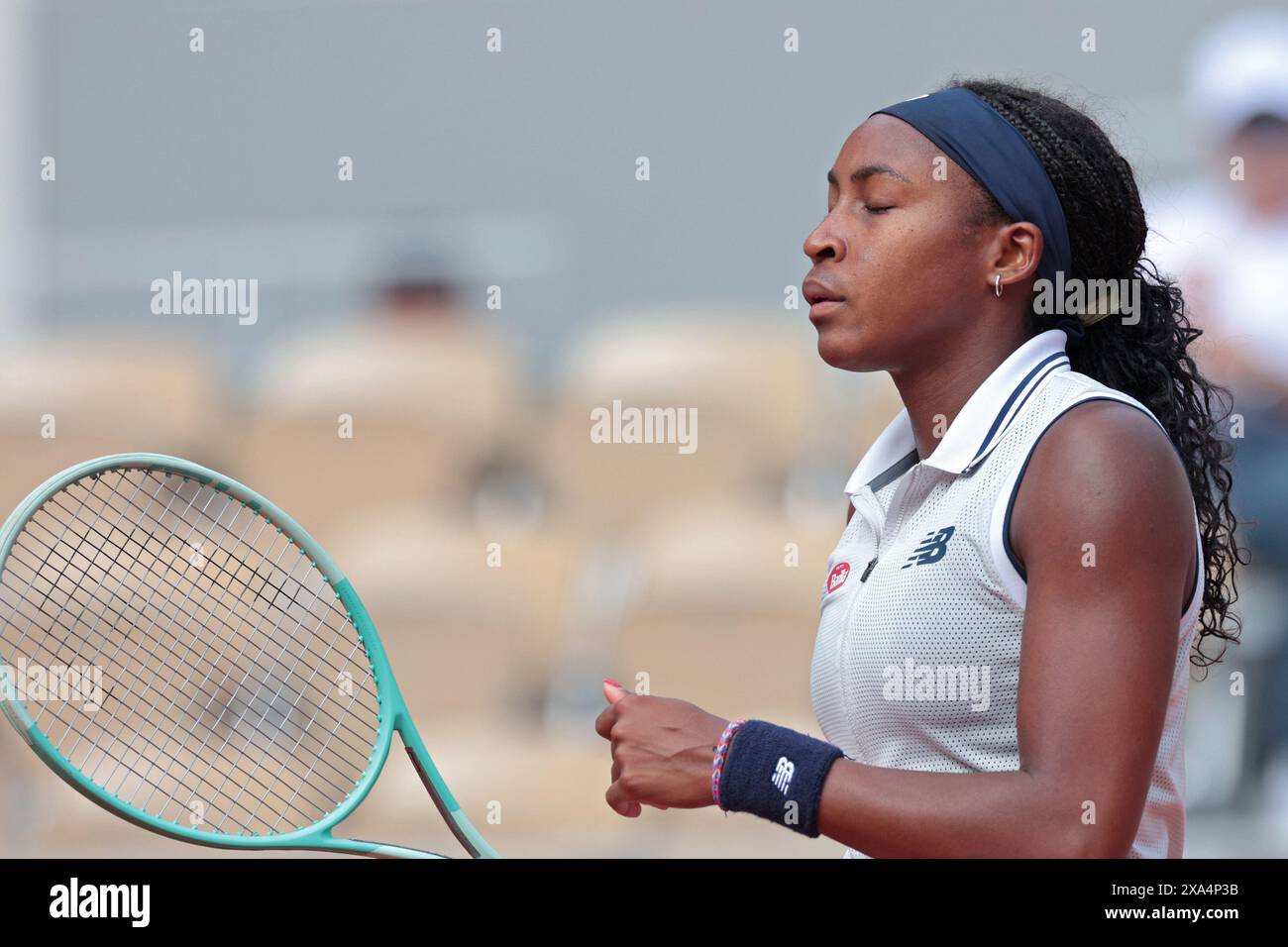 Roland Garros, Paris, Frankreich. Juni 2024. 2024 French Open Tennis Turnier, Tag 10; Coco Gauff (USA) unter dem Druck von Ons Jabeur (tun) Credit: Action Plus Sports/Alamy Live News Stockfoto