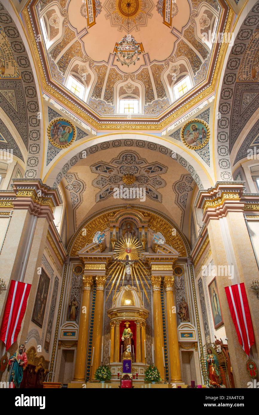 Innenraum, Kirche San Pedro, 1640, Cholula, Puebla State, Mexiko, Nordamerika Copyright: RichardxMaschmeyer 801-3730 REKORDDATUM NICHT ANGEGEBEN Stockfoto