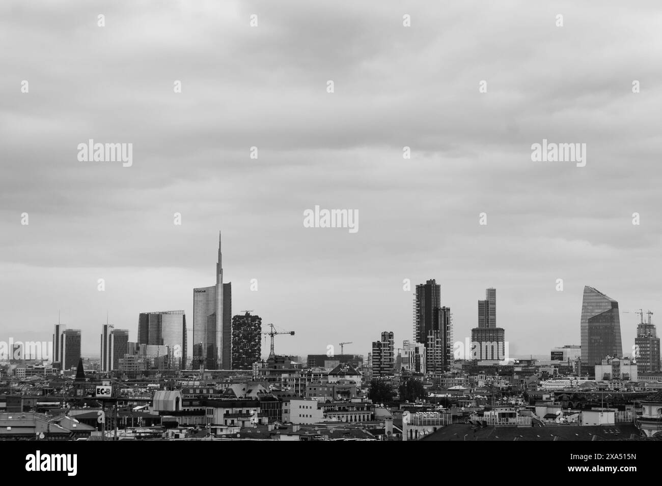 Blick auf den Finanzbezirk. Moderne Wolkenkratzer auf dem Platz Gae Aulenti. UniCredit-Bankturm Stockfoto