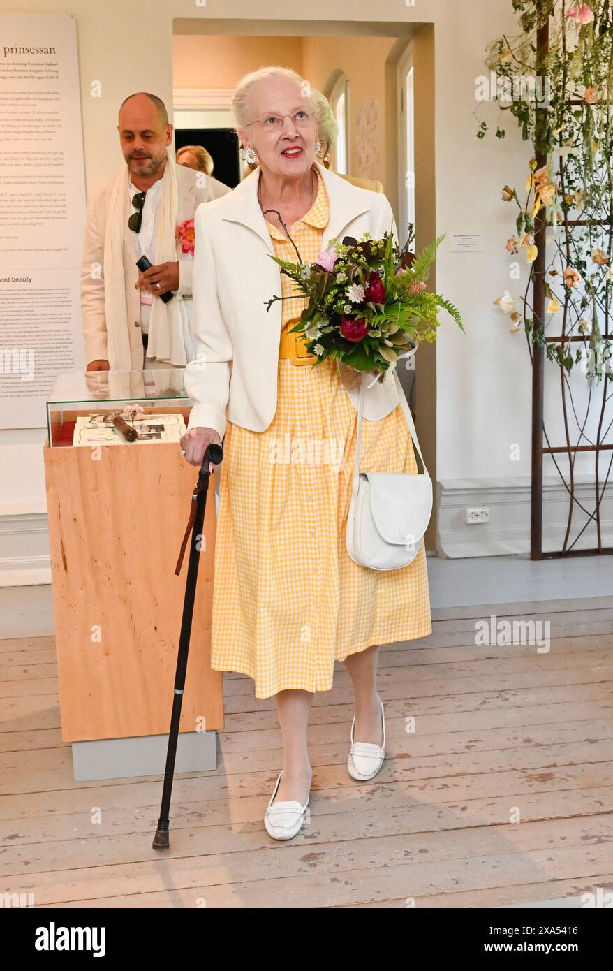 Helsingborg, Schweden. Juni 2024. Königin Margrethe von Dänemark (im Bild) und ihre Schwester Prinzessin Benedikte von Dänemark besuchten die Burg Sofiero vor Helsingborg, um die neu renovierte Burg zu eröffnen. Die Könige erhielten eine exklusive Vorschau auf das neu renovierte Schloss und die aktuellen Ausstellungen „das Märchen von Sofiero – vom königlichen Schloss zum Volkspark“ und „Astrid Lindgren – die Landschaft der Fantasie“. Quelle: TT News Agency/Alamy Live News Stockfoto