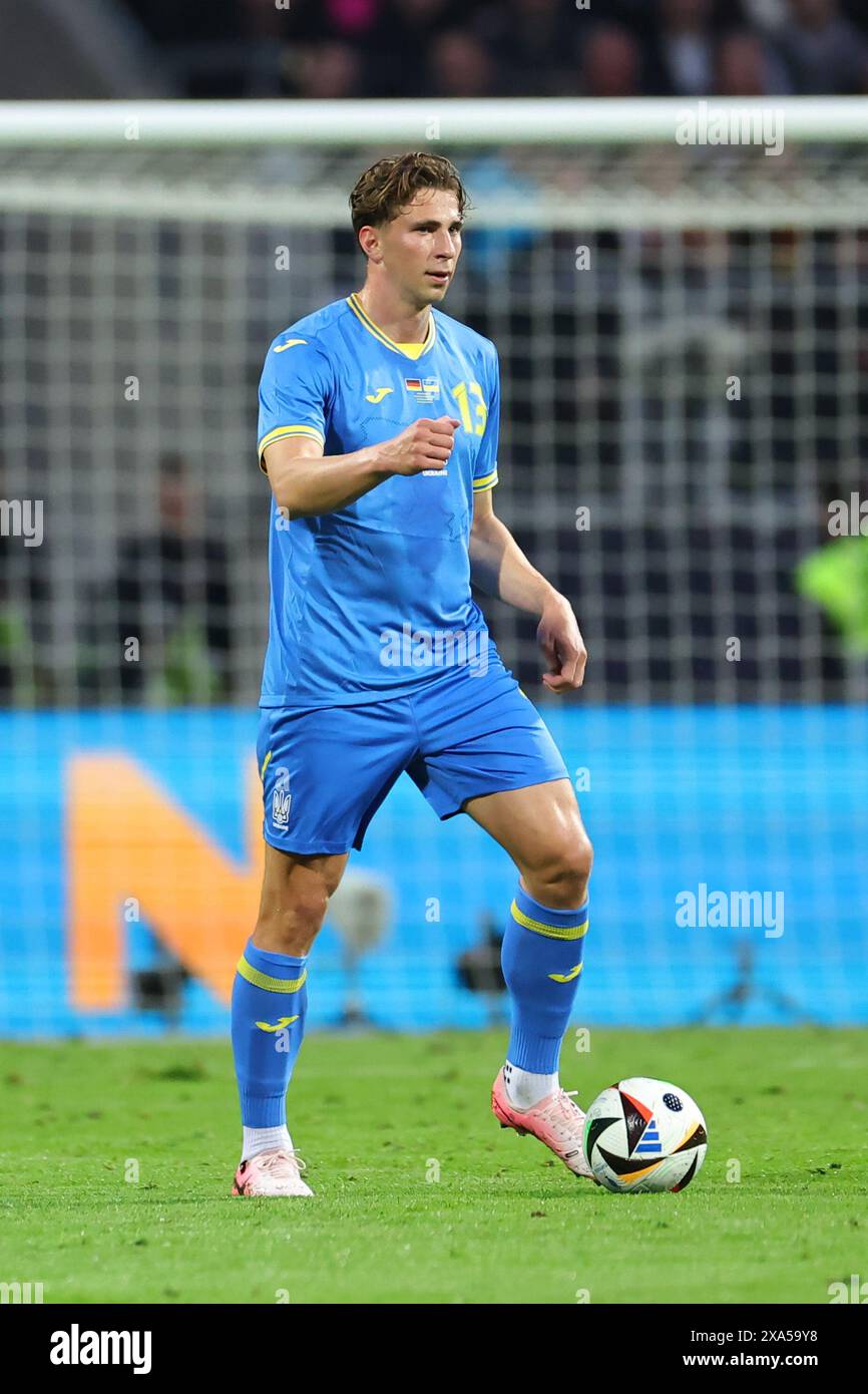 Nürnberg, Deutschland. Juni 2024. Fußball: Internationales Spiel, Deutschland - Ukraine, Max-Morlock-Stadion, Illia Zabarnyi aus der Ukraine am Ball. Vermerk: Daniel Karmann/dpa/Alamy Live News Stockfoto