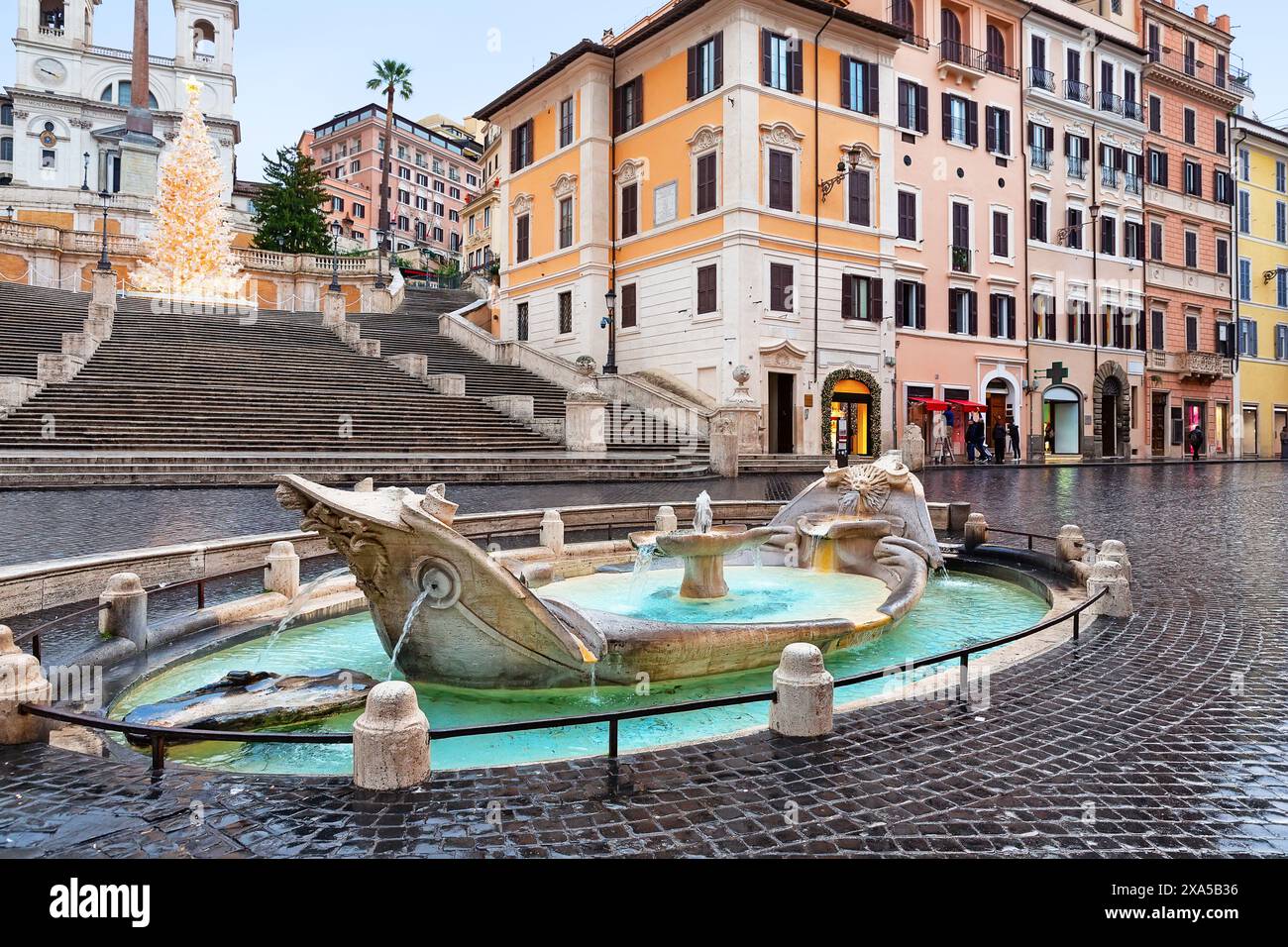 Piazza di Spagna und Spanische Treppe am Morgen in Rom, Italien. Berühmter Platz in Rom, Italien. Architektur und Wahrzeichen Roms. Stockfoto
