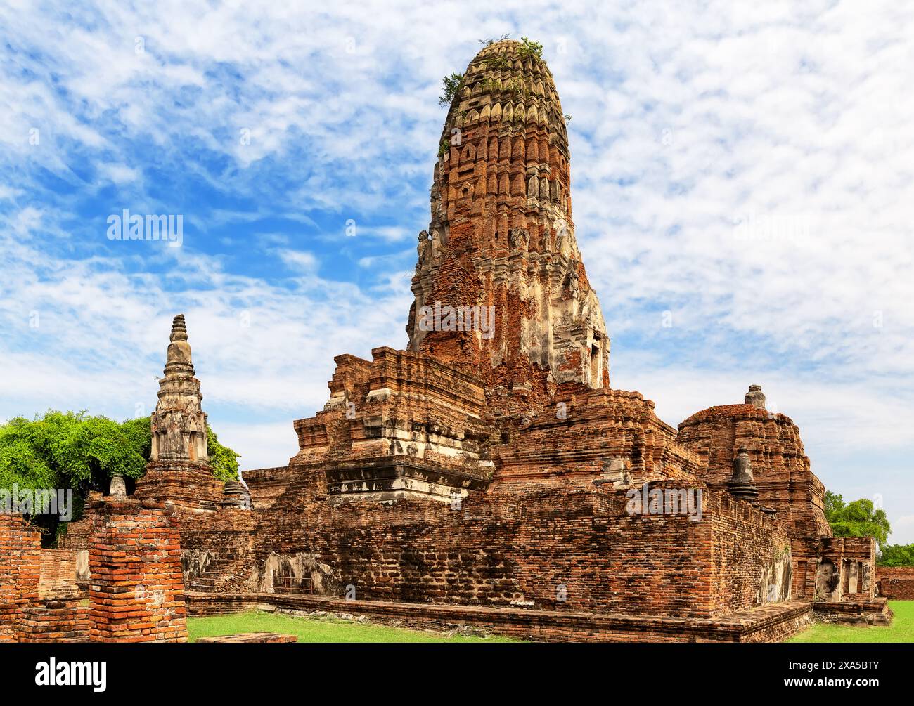 Der Tempel Wat Ratchaburana ist einer der berühmten Tempel in Ayutthaya, Thailand. Tempel im Ayutthaya Historical Park, Ayutthaya, Thailand. UNESCO-Welt sie Stockfoto