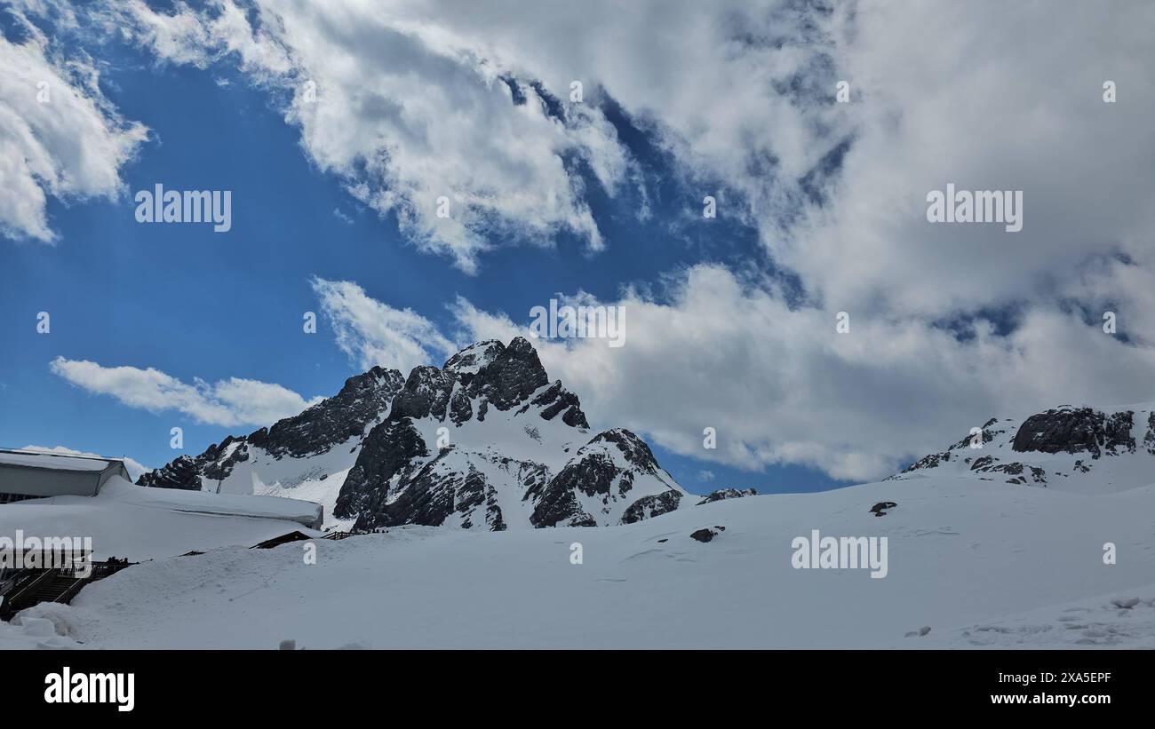 Ein malerischer Blick auf den Jade Dragon Snow Mountain in Lijiang, Yunnan, China Stockfoto