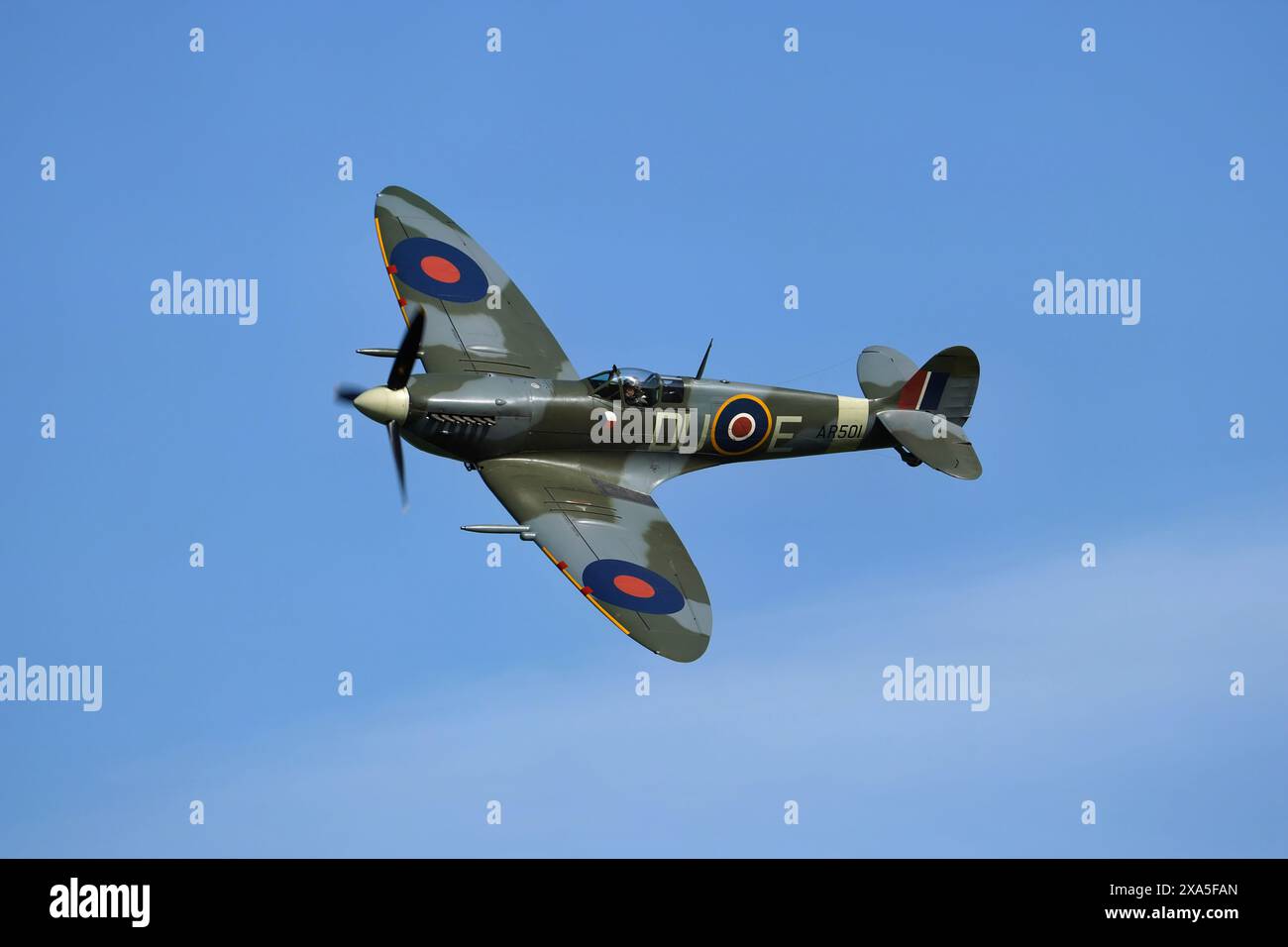 Supermarine Spitfire zeigt sich auf der Shuttleworth Collection Military Air Show Old Warden im Juni 2024 Stockfoto