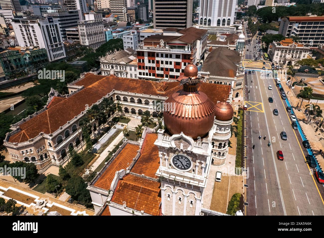 Aus der Vogelperspektive auf das Sultan Abdul Samad Gebäude oder den Merdeka Platz im Stadtzentrum. Stockfoto