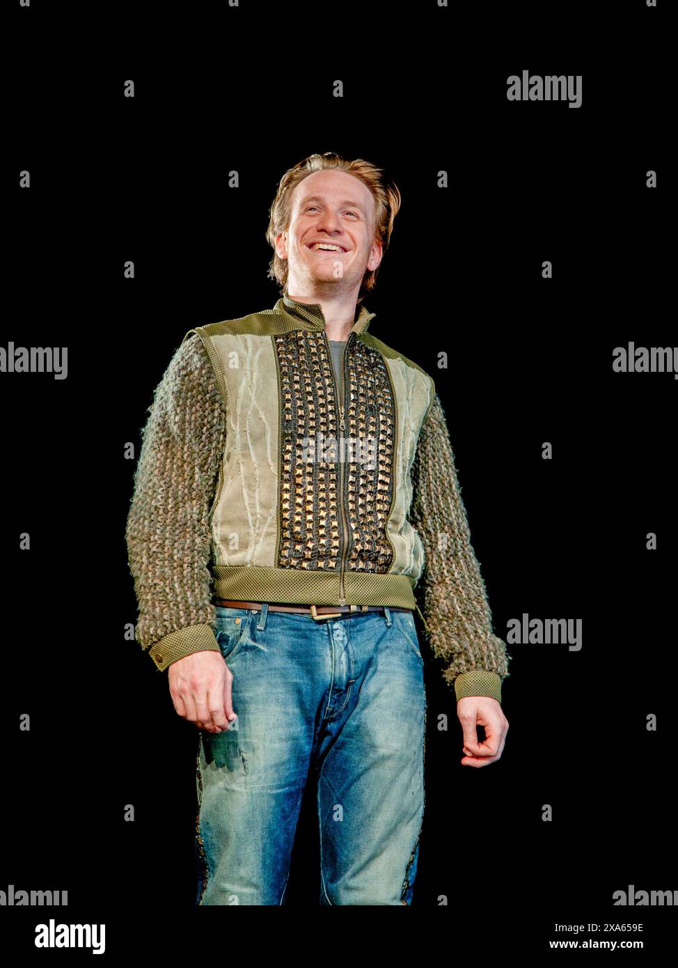 Jamie Parker (Guildenstern) in ROSENCRANTZ UND GUILDENSTERN SIND TOT von Tom Stoppard im Theatre Royal Haymarket, London SW1 21/06/2011 A Chichester Festival Theatre Produktion Set Design: Simon Higlett Kostüme: Fotini Dimou Beleuchtung: Tim Mitchell Regisseur: Trevor Nunn Stockfoto