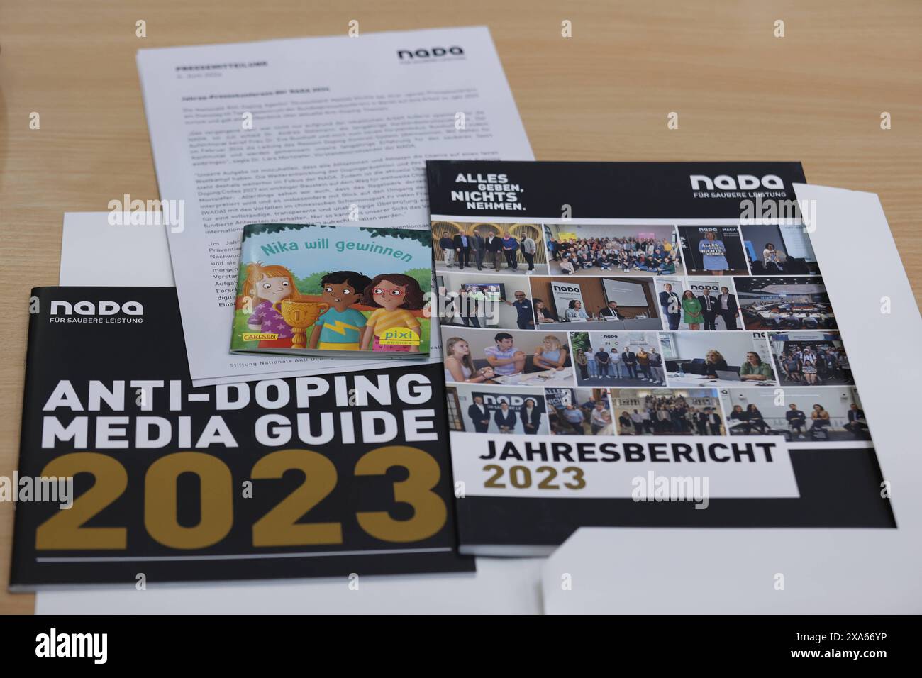 Deutschland, Berlin, Bundespressekonferenz, Thema: Jahr-Pressekonferenz: Nationale Anti-Doping Agentur Deutschland NADA *** Deutschland, Berlin, Bundespressekonferenz, Thema jährliche Pressekonferenz nationale Anti-Doping Agentur Deutschland NADA Stockfoto