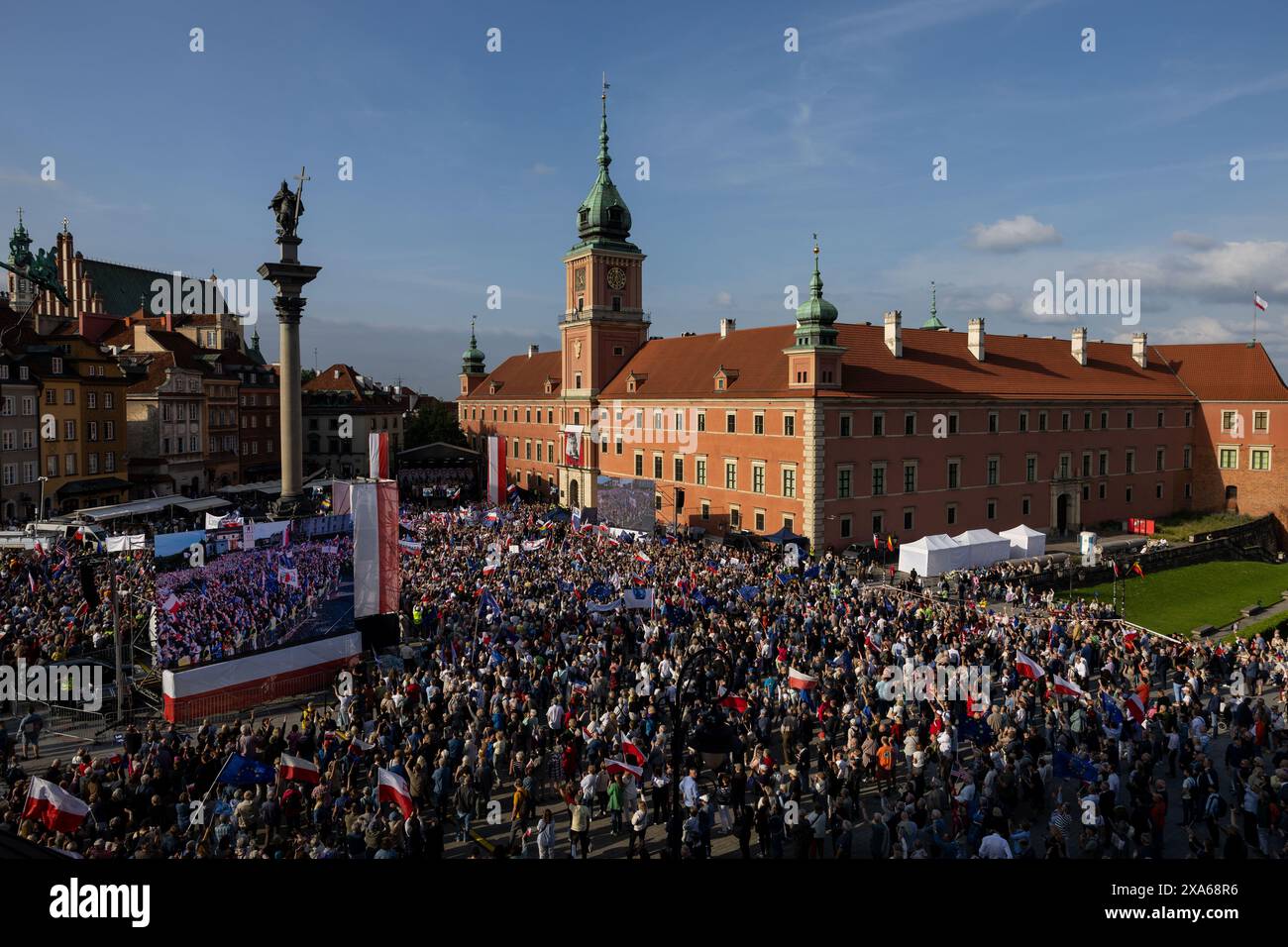 Warschau, Provinz Mazowien, Polen. Juni 2024. Die von der Bürgerkoalition organisierte Kundgebung anlässlich des 35. Jahrestages der polnischen Wahl 1989, die ersten teilfreien Wahlen im Sowjetblock, bei denen die Kommunistische Partei ihre Macht verlor. Die Kundgebung wurde vor den bevorstehenden Parlamentswahlen der Europäischen Union organisiert. Quelle: ZUMA Press, Inc./Alamy Live News Stockfoto