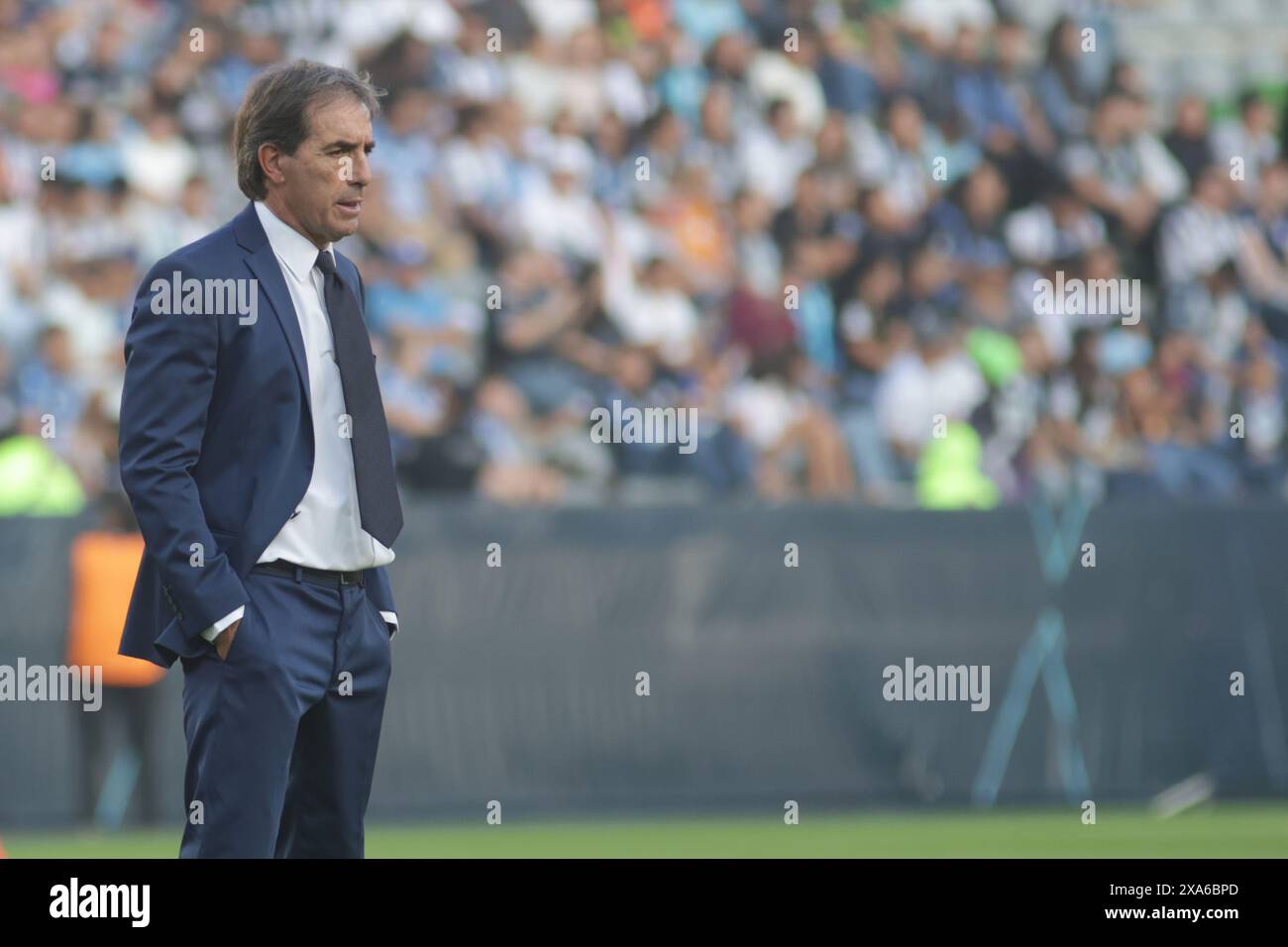 Pachuca De Soto, Mexiko. Juni 2024. Guillermo Almada Head Coach von Pachuca ist beim Finalspiel des CONCACAF Champions Cup 2024 zwischen Columbus Crew und Tuzos de Pachuca im Estadio Hidalgo zu sehen. Pachuca schlägt Columbus Crew mit 3:0. Am 1. Juni 2024 in Pachuca, Mexiko. (Foto: Ismael Rosas/Eyepix Group/SIPA USA) Credit: SIPA USA/Alamy Live News Stockfoto