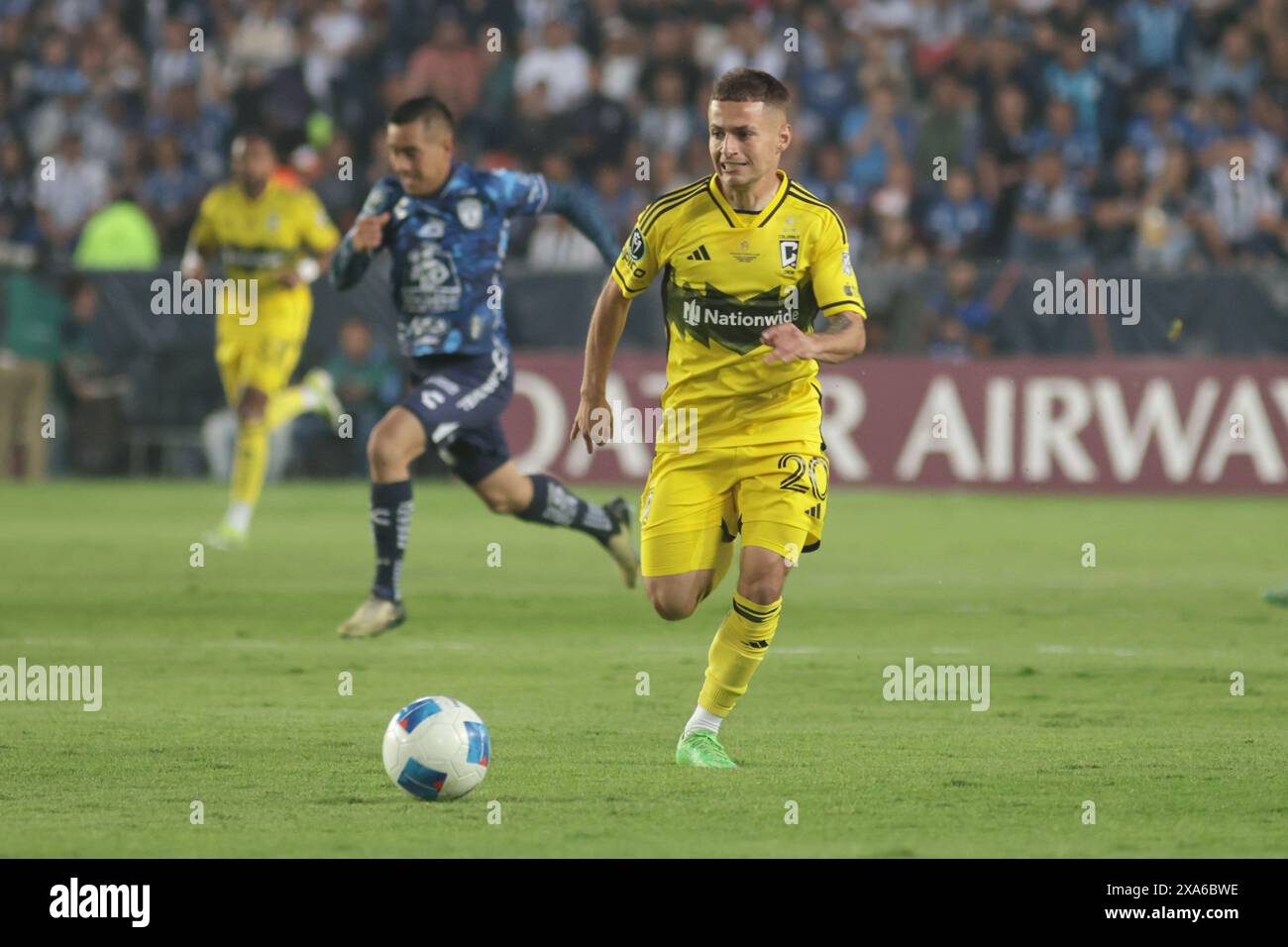 Pachuca De Soto, Mexiko. Juni 2024. Alexander Matan von Columbus Crew #20 bringt den Ball im Endspiel des CONCACAF Champions Cup 2024 zwischen Columbus Crew und Tuzos de Pachuca im Estadio Hidalgo nach vorne. Pachuca schlägt Columbus Crew mit 3:0. Am 1. Juni 2024 in Pachuca, Mexiko. (Foto: Ismael Rosas/Eyepix Group/SIPA USA) Credit: SIPA USA/Alamy Live News Stockfoto