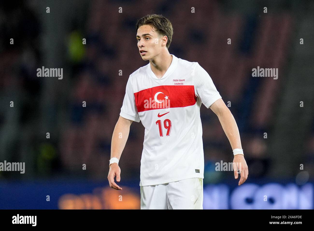 Bologna, Italien. Juni 2024. Kenan Yildiz aus Turkiye sieht beim internationalen Freundschaftsspiel zwischen Italien und Turkiye am 4. Juni 2024 im Stadio Renato Dall'Ara in Bologna, Italien Stockfoto