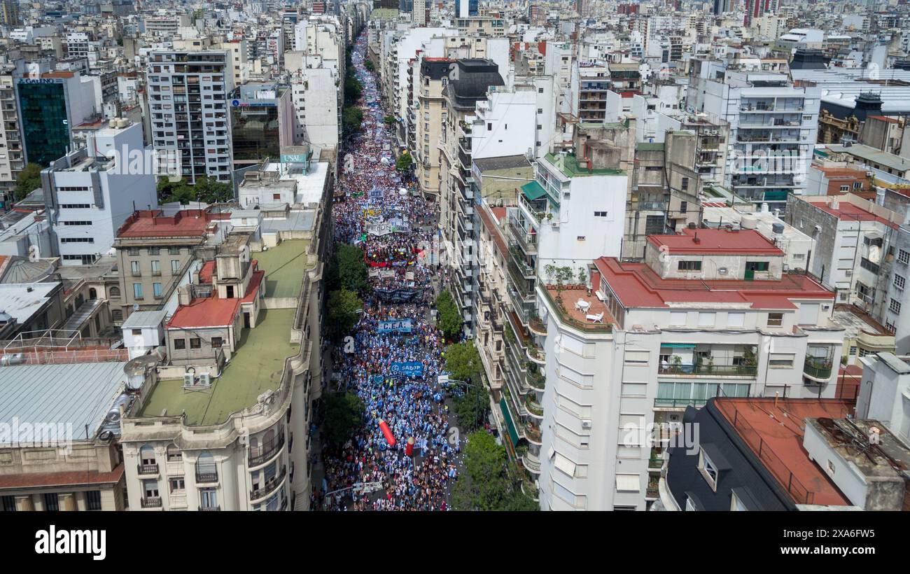 Buenos Aires, Argentinien, 6. März 2017: Luftaufnahme des CGT-Marsches in den Straßen von Buenos Aires. Stockfoto