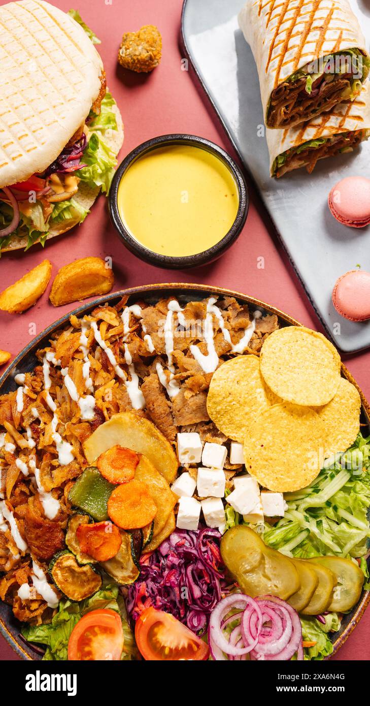 Verschiedene Zutaten für die mexikanische Küche: Tortillas, Tomaten und Pommes frites Stockfoto