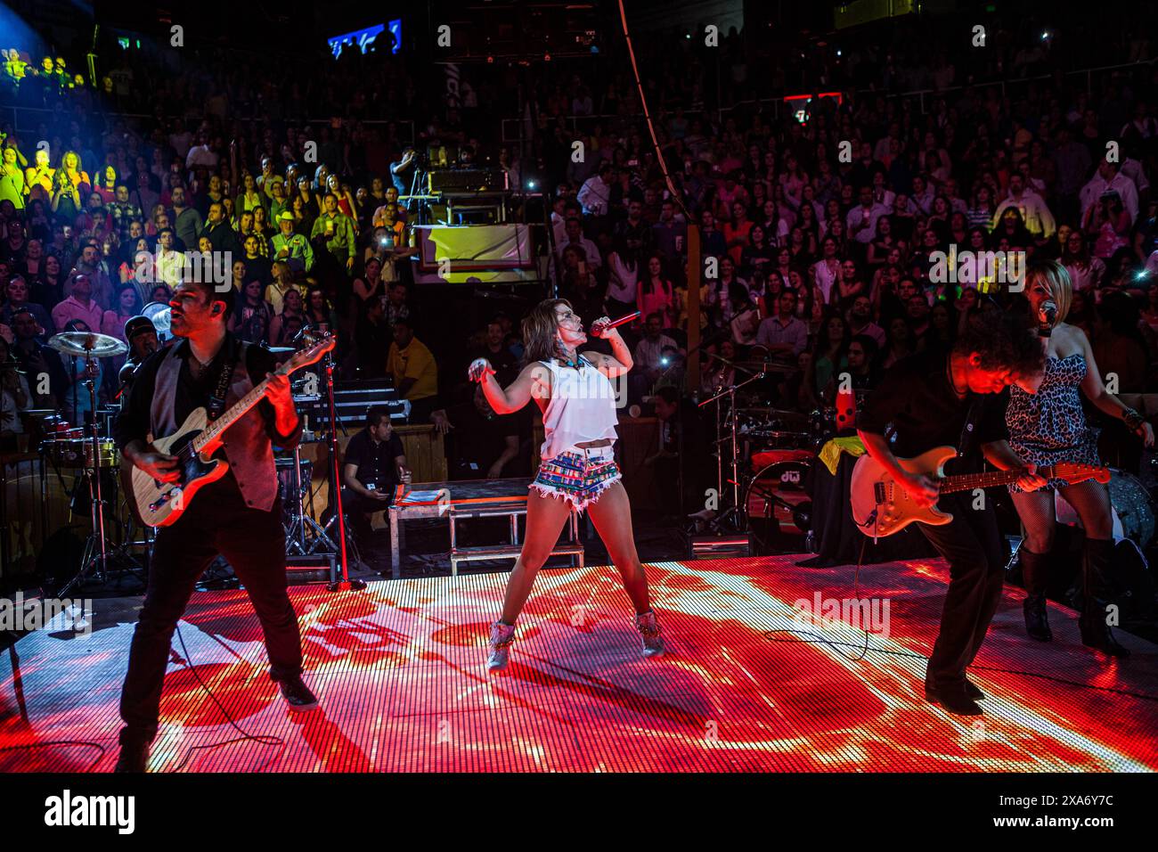 Alejandra Guzman in der palenque des Expogan Sonora 2014 (© Foto Luis Gutierrez von NortePhoto.com) Alejandra Guzman en el palenque de la expogan Sonora 2014 (© Foto Luis Gutierrez von NortePhoto.com ) Stockfoto