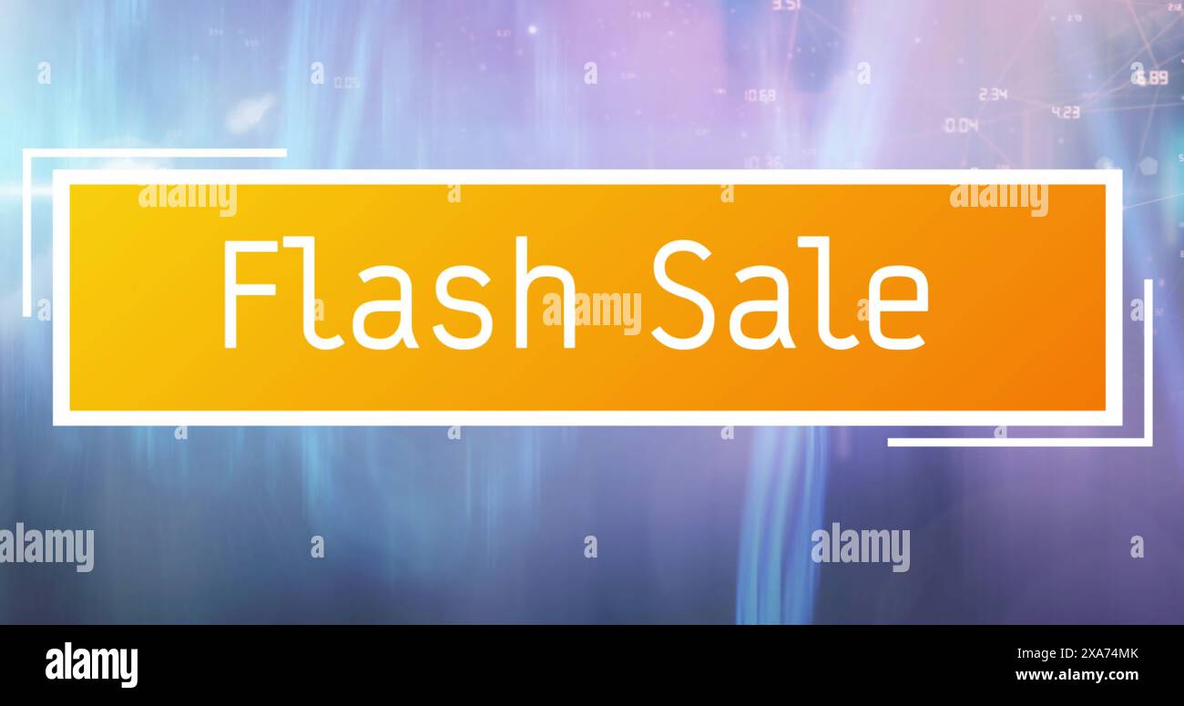 Bild: Flash-Verkaufstext auf orangefarbenem Banner auf rosa bis blauem Hintergrund Stockfoto