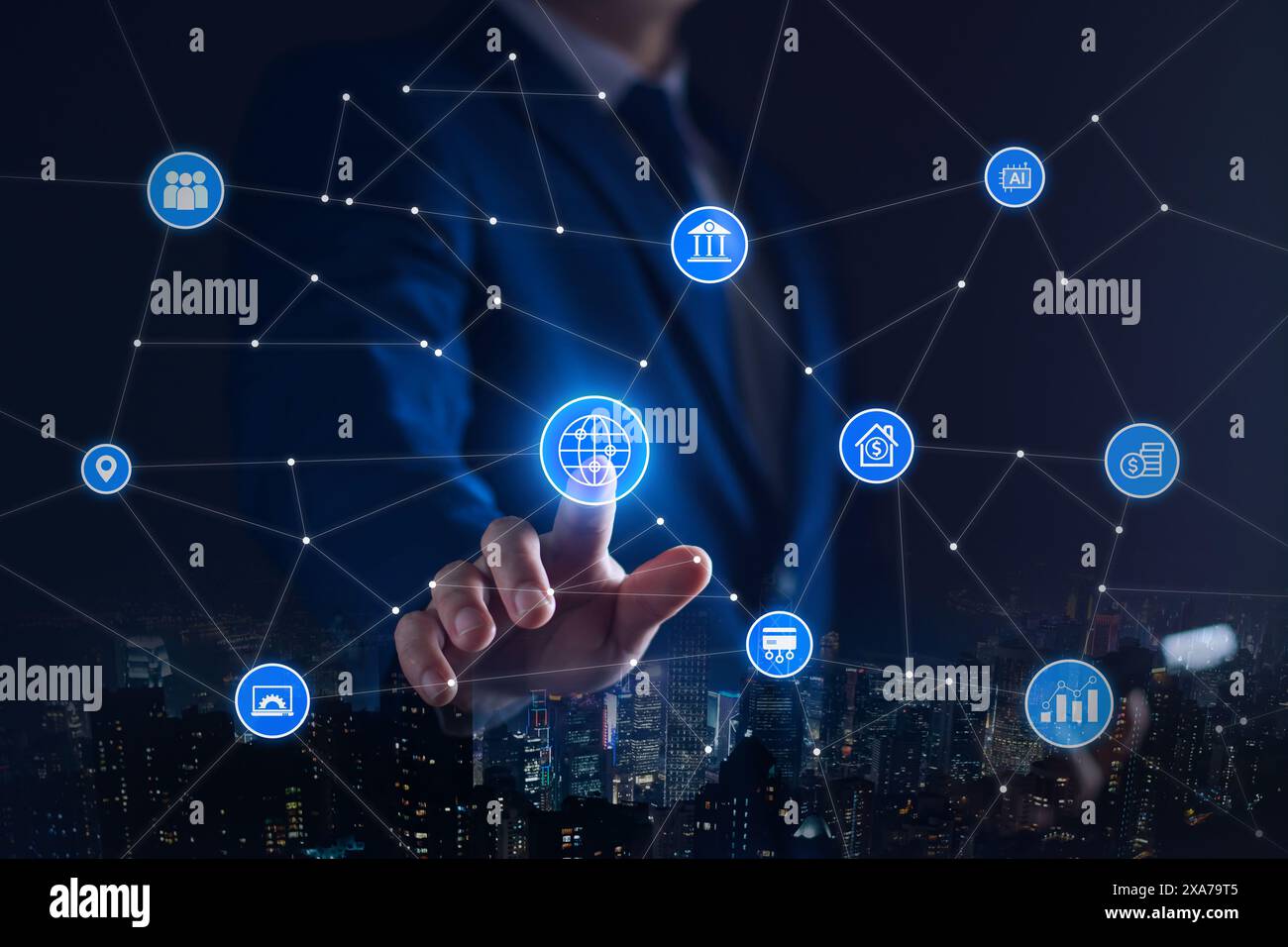 Online-Marketing-Unternehmensnetzwerk-Konzept. Geschäftsmann stellt eine Verbindung zum Unternehmensnetzwerk über das Internet her. Planen Sie Immobilieninvestitionen, analysieren Sie die Ma Stockfoto
