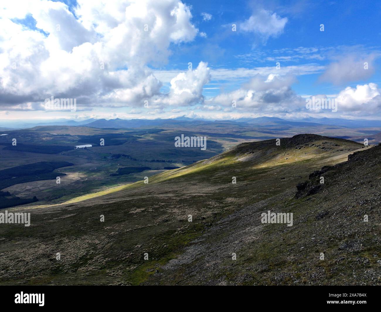 Eine wunderschöne Landschaft mit sanften Hügeln und Tälern in Arenig Fawr, Nordwales, Snowdonia Stockfoto