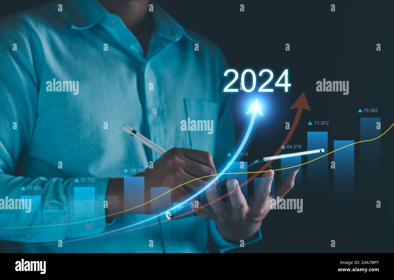 Neujahrsziel 2024. Tippen Sie mit der Hand auf das Zielsymbol, Ziel 2023 bis 2024 für die Vorbereitung Happy New Year, Start New Year. Planung, Chance, Herausforderung Stockfoto
