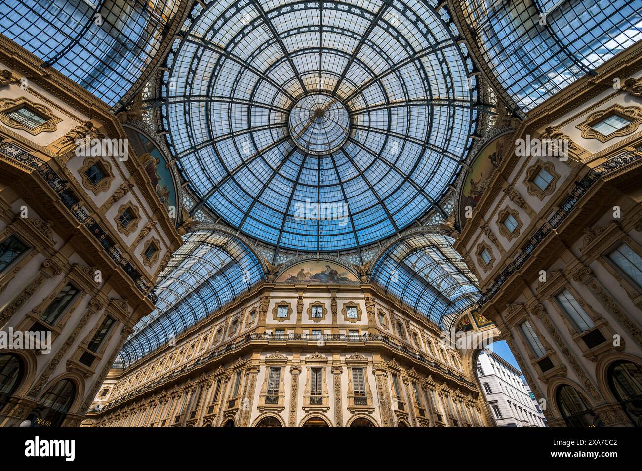 Galleria Vittorio Emanuele II. (Deutsch: Viktor-Emanuel-II.-Galerie), benannt nach Victor Emmanuel II., dem König von Italien, traf Stockfoto