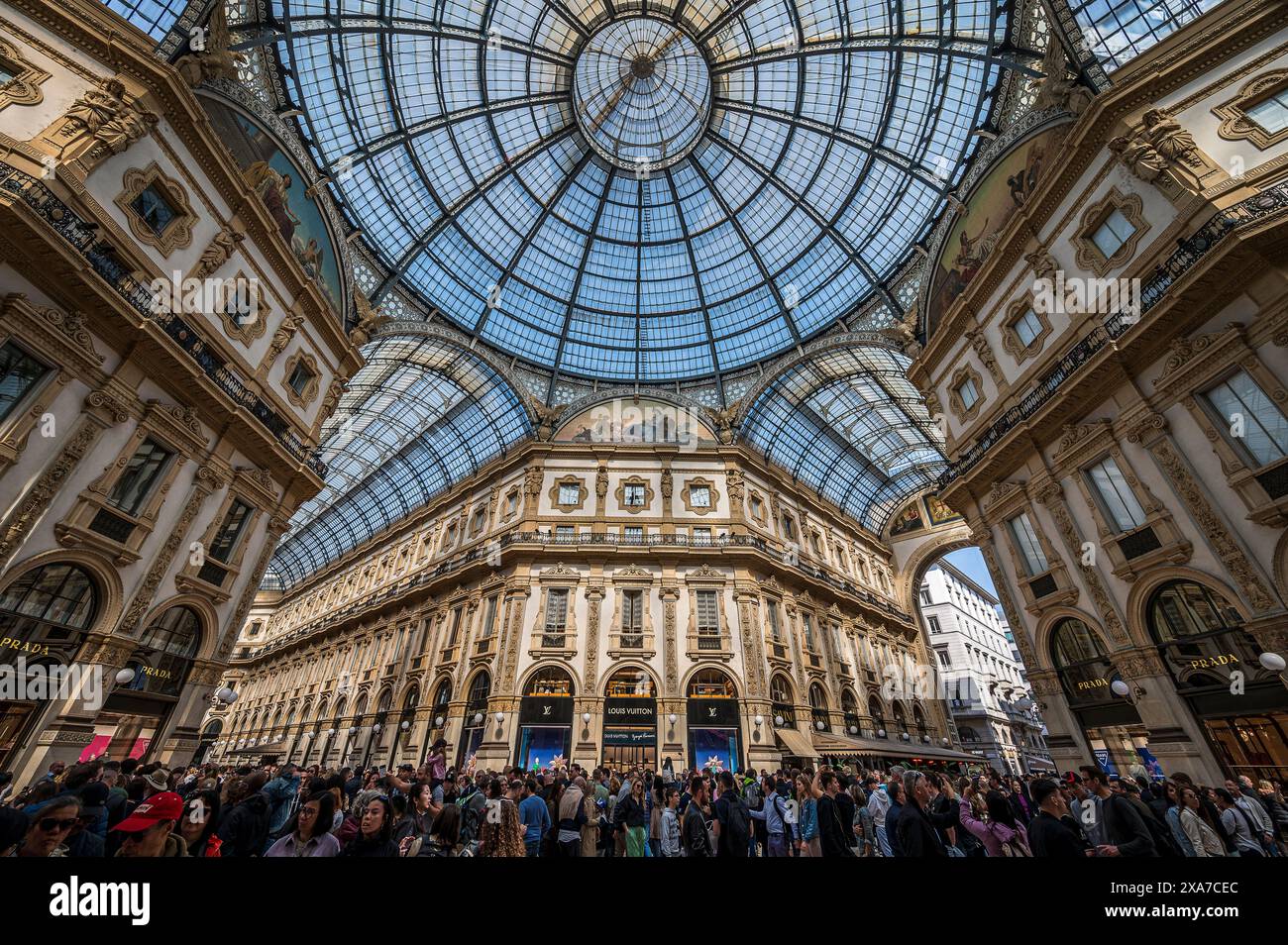 Galleria Vittorio Emanuele II. (Deutsch: Viktor-Emanuel-II.-Galerie), benannt nach Victor Emmanuel II., dem König von Italien, traf Stockfoto