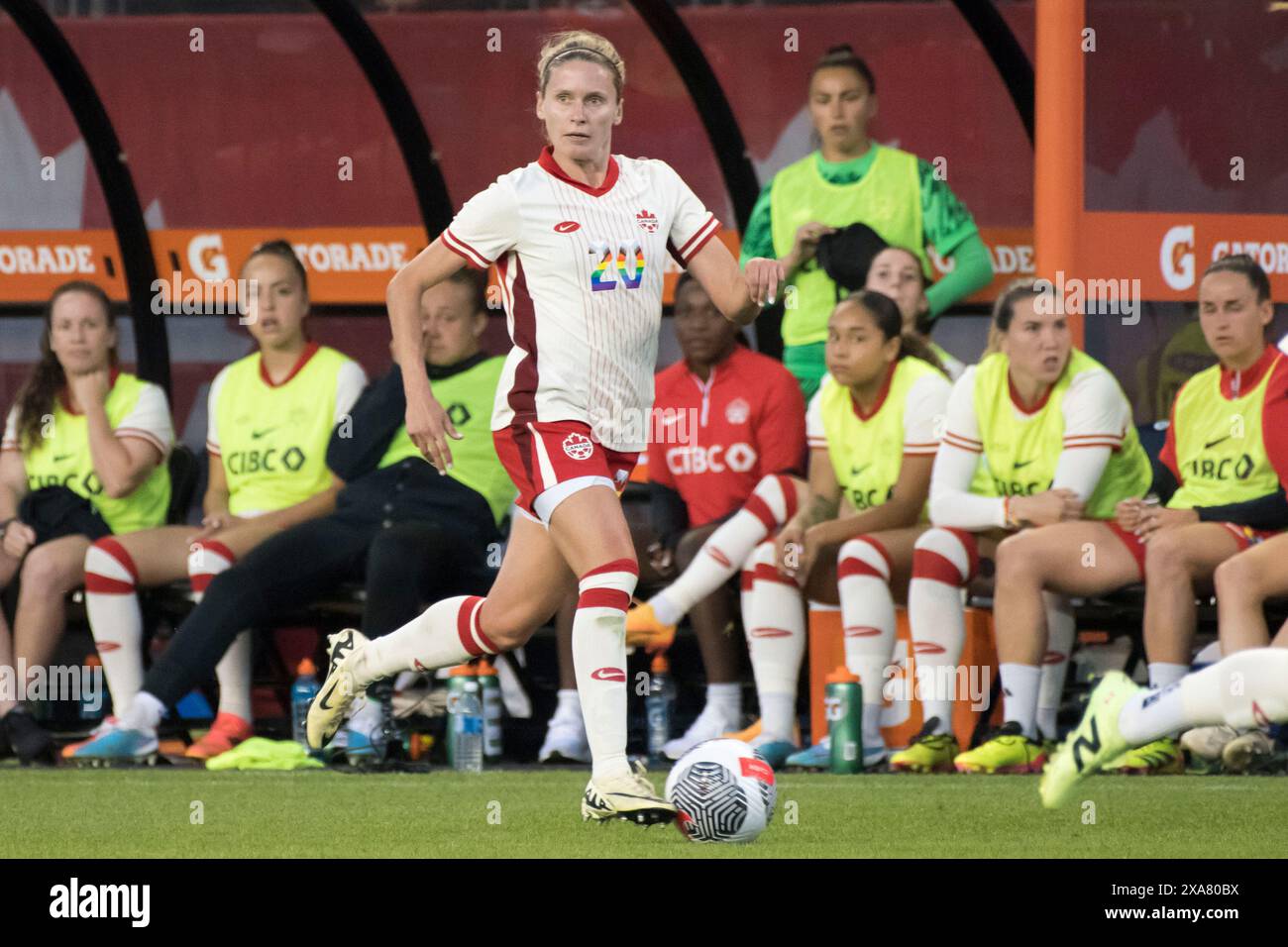 Toronto, Ontario, Kanada. Juni 2024. Cloé Lacasse #20 von Kanada in Aktion während eines internationalen Freundschaftsspiels am 4. Juni 2024 im BMO Field in Toronto, Ontario, Kanada. Das Spiel endete mit 1:1. Quelle: ZUMA Press, Inc./Alamy Live News Stockfoto