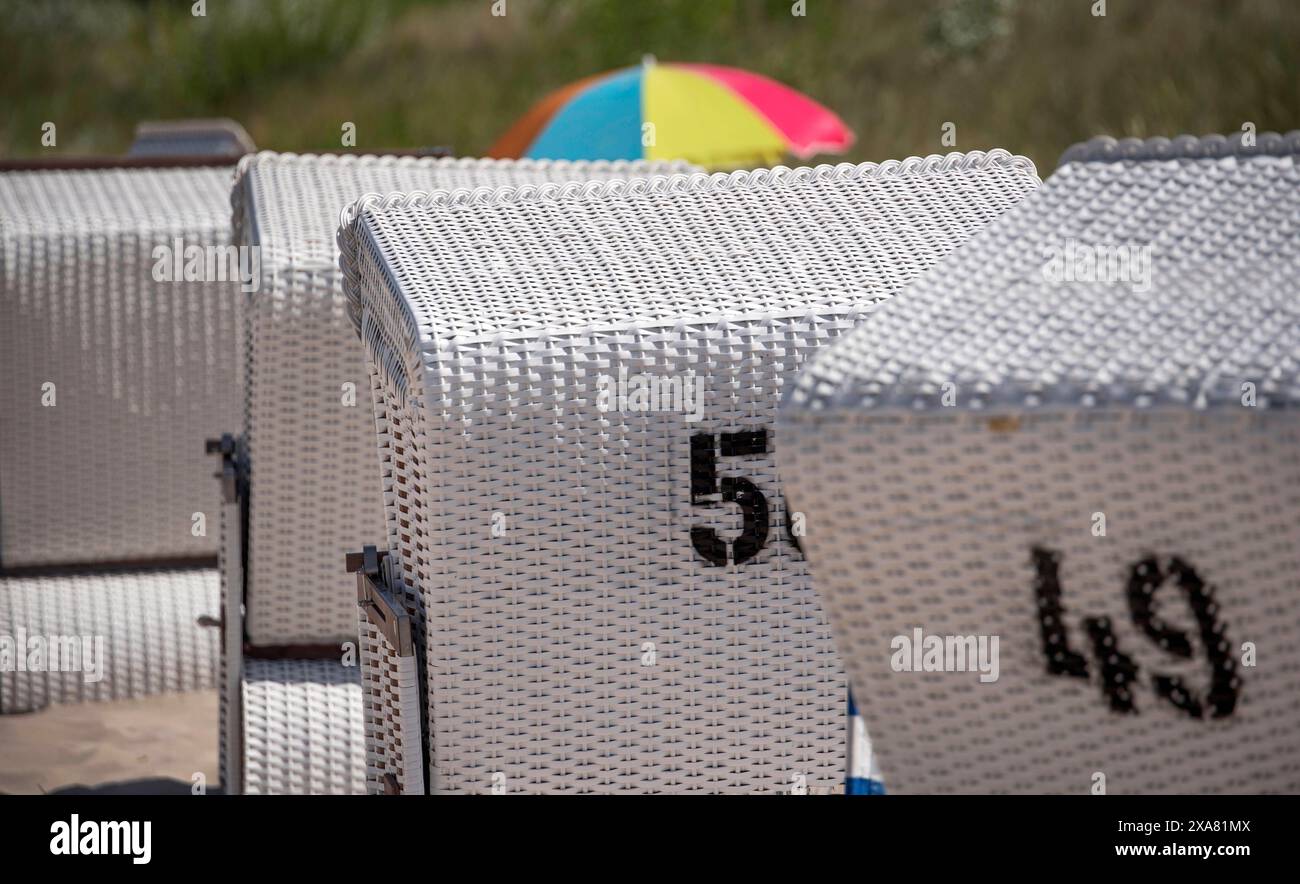 Sommerstart in Zinnowitz auf der Insel Usedom, mit Strandkörben und Urlaubern, Mecklenburg-Vorpommern. Zinnowitz *** Sommerstart in Zinnowitz auf der Insel Usedom, mit Liegestühlen und Urlaubern, Mecklenburg-Vorpommern Zinnowitz Copyright: FrankxHormannx/xnordlicht Stockfoto