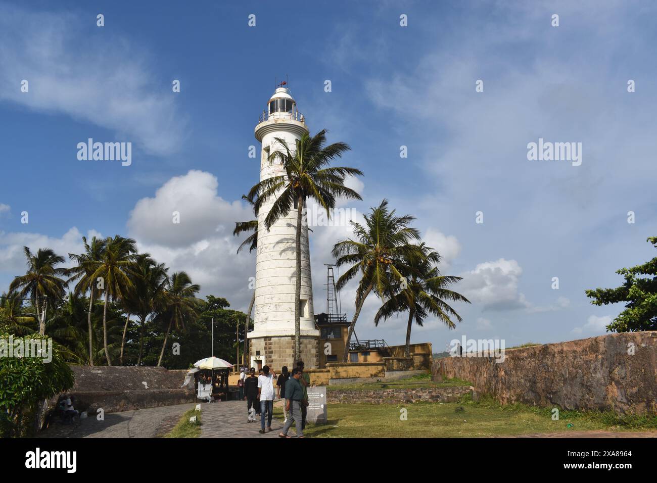 Galle Uhrenturm. Das Galle Fort, auch bekannt als das niederländische Fort oder die Stadtmauer von Galle, wurde zuerst 1588 von den Portugiesen erbaut, dann ab 1649 von den Holländern umfangreich befestigt. Es ist ein historisches, archäologisches und architektonisches Denkmal, das auch nach mehr als 432 Jahren ein poliertes Aussehen erhält. Es ist ein UNESCO-Weltkulturerbe. Provinz Süd. Galle. Sri Lanka. Stockfoto