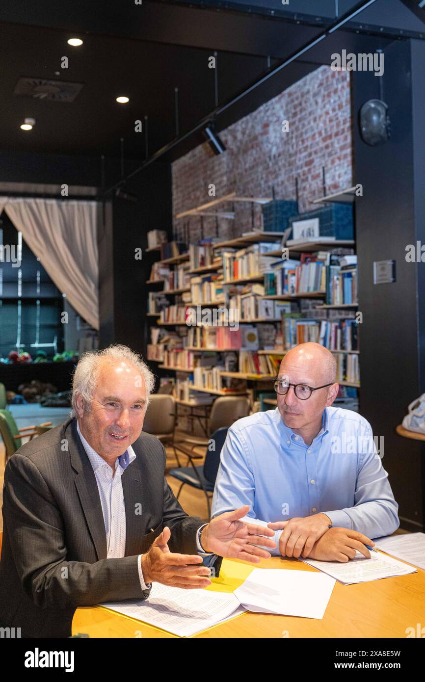 CCOJB-Präsident Yves Oschinsky (L) und CCLJ-Präsident Benjamin Beeckmans (R) wurden während einer Pressekonferenz verschiedener jüdischer Organisationen über eine Beschwerde gegen die Politiker Ahidar und El Yousfi wegen Antisemitismus am Mittwoch, den 05. Juni 2024 in Brüssel dargestellt. Die Organisationen Juives de Belgique (CCOJB), Centre communautaire Lac Juif - David Su&#776;sskind (CCLJ) und Forum der Joodse Organisaties (FJO) reichen eine Beschwerde ein, um Erklärungen zu erhalten, die während einer Anhörung des israelischen Botschafters in Belgien Rosenzweig-Abu im vergangenen Dezember im Senat abgegeben wurden. BELGA FOTO JONAS ROOSENS Stockfoto