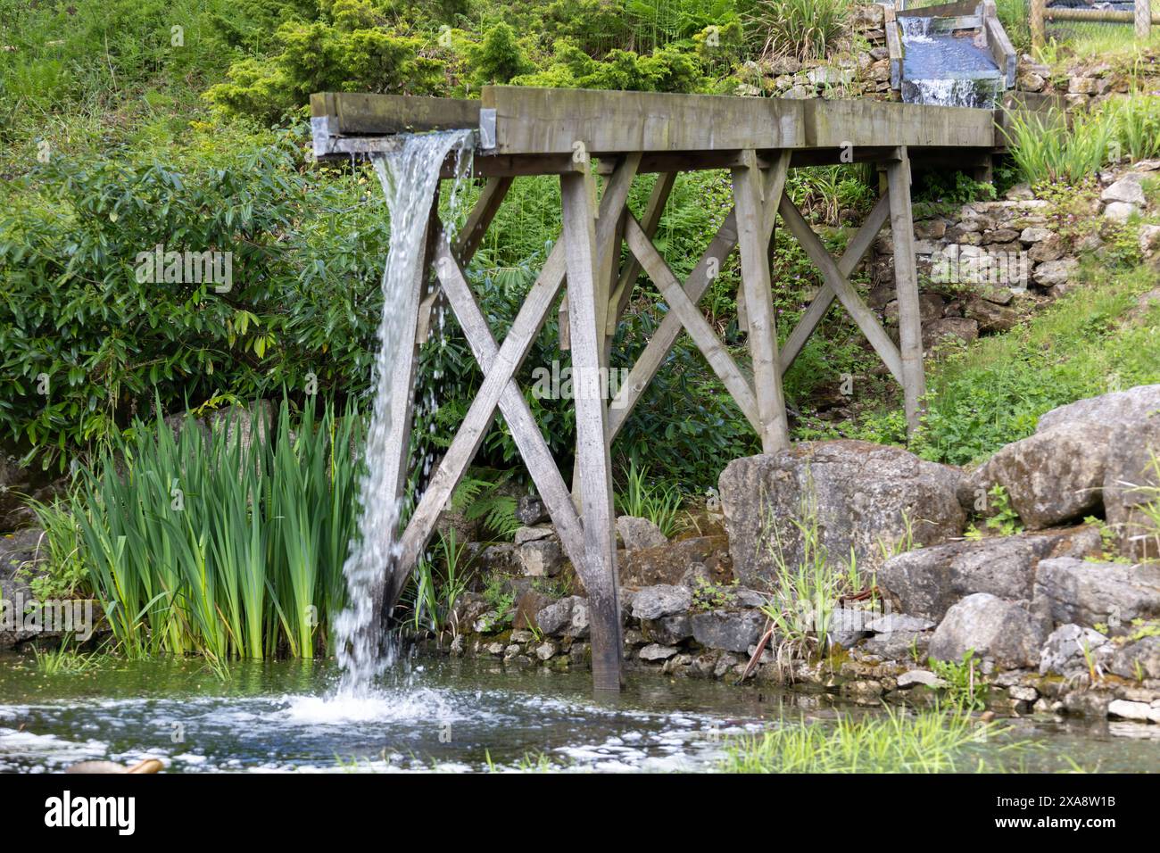 MATLOCK BATH, DERBYSHIRE, GROSSBRITANNIEN, 18. MAI. Wasserfall auf den Heights of Abraham nahe Matlock Bath, Derbyshire am 18. Mai 2024. Stockfoto