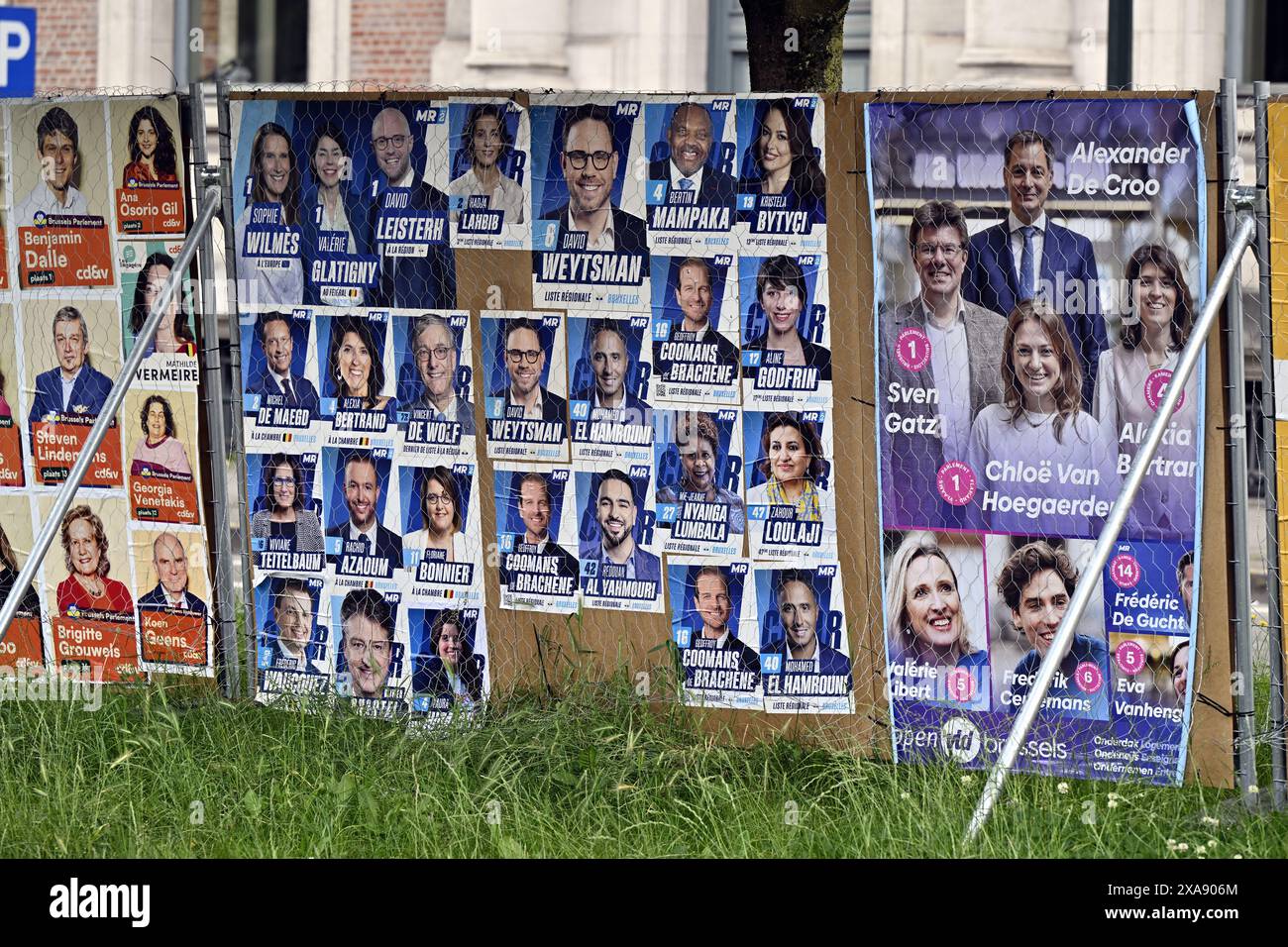 Brüssel, Belgien Juni 2024. Bild von Wahlplakaten mit Bild von Politikern, in den Straßen von Laeken-Laken, Brüssel, Mittwoch, 05. Juni 2024. In Belgien finden am 9. Juni zusammenfallende Wahlen für die regionalen, föderalen und europäischen Gesetzgebungsorgane statt. BELGA PHOTO ERIC LALMAND Credit: Belga News Agency/Alamy Live News Stockfoto