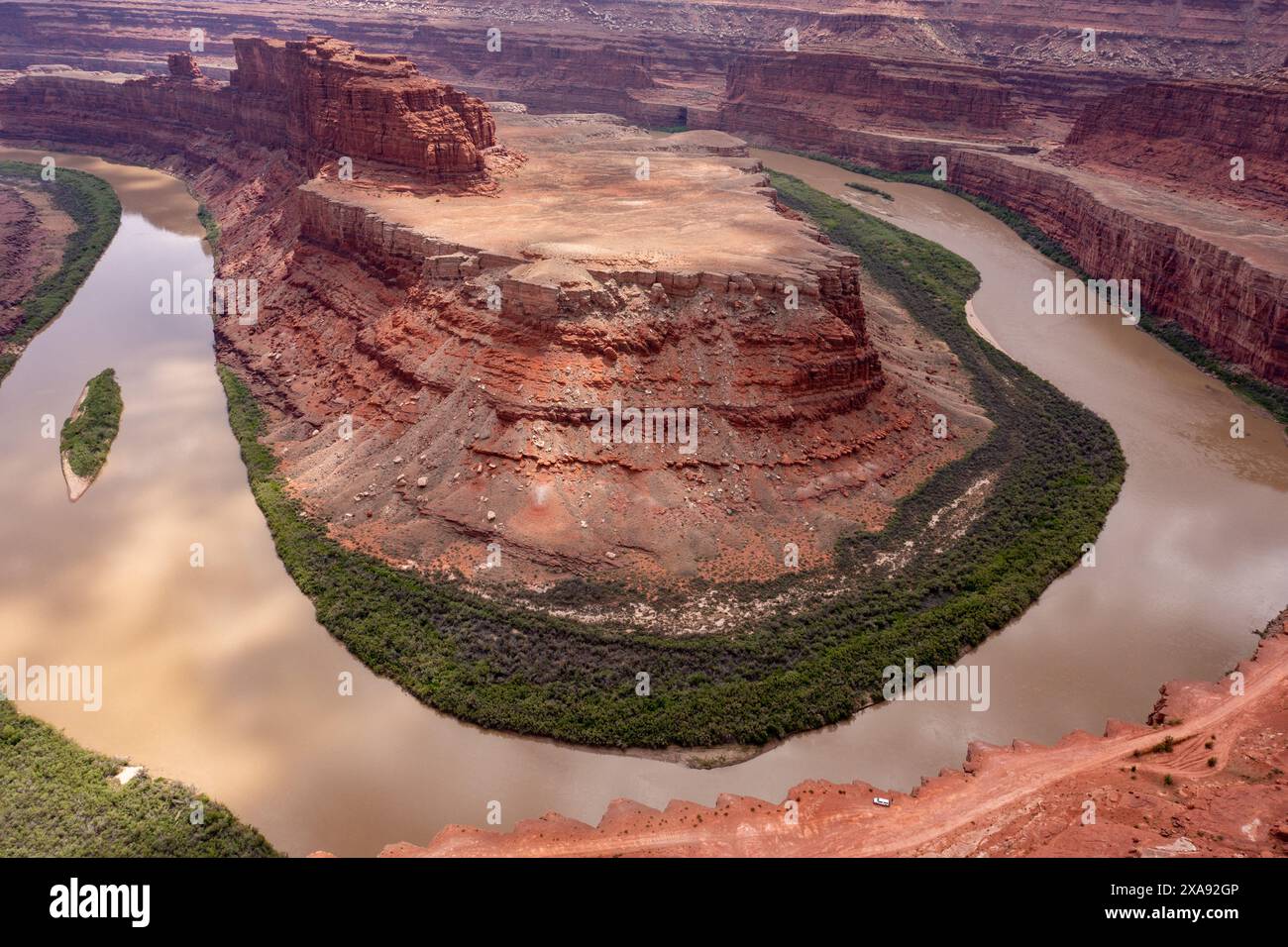 Das Gooseneck des Colorado River am Shafer Trail in der Nähe von Moab, Utah. Das Gebiet innerhalb des Goosenecks ist der nördlichste Teil der Bears Ears Nat Stockfoto