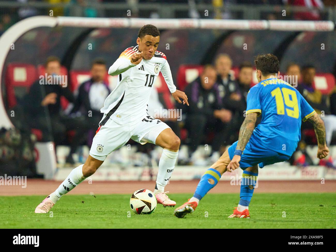 Jamal Musiala, DFB 10 tritt um den Ball, Tackling, Duell, Header, zweikampf, Aktion, Kampf gegen Mykola Schaparenko, UKR 19 im Freundschaftsspiel DEUTSCHLAND - UKRAINE 0-0 DEUTSCHLAND - UKRAINE in Vorbereitung auf die Europameisterschaft 2024 am 3. Juni 2024 in Nürnberg. Fotograf: ddp Images/STAR-Images Credit: ddp Media GmbH/Alamy Live News Stockfoto