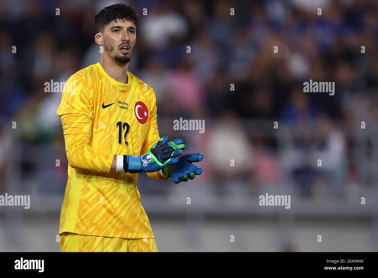 Bologna, Italien. Juni 2024. Altay Bayindir aus Turkiye sieht beim Freundschaftsspiel zwischen Italien und Turkiye am 4. Juni 2024 im Stadio Renato Dallara in Bologna an. Quelle: Marco Canoniero/Alamy Live News Stockfoto