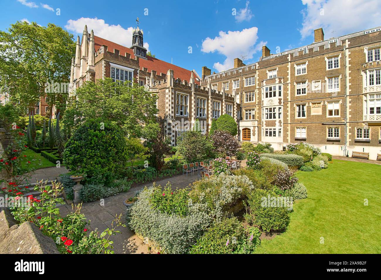 Middle Temple Inns of Court London Middle Temple blauer Himmel über den Gärten im Frühling Stockfoto