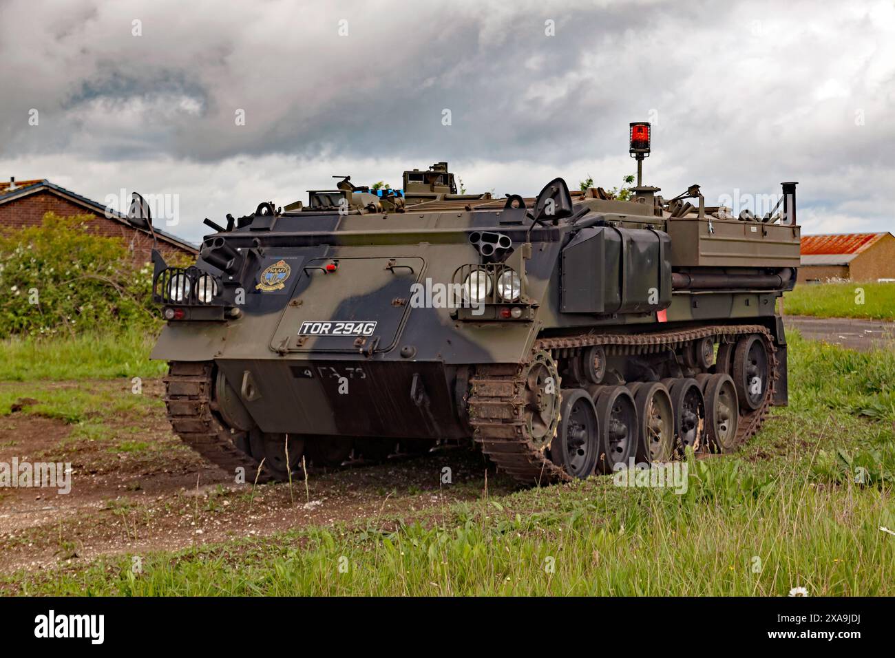 Drei Viertel Vorderansicht eines GKN FV432 gepanzerten Personals Carrier von Green, 1969, ausgestellt während des Kent Strut Fly-in, Manston, Kent. Stockfoto