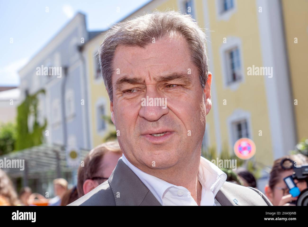 Ministerpr sident Markus S der Besichtigt Die Hochwasserlage An Der ministerpr-sident-markus-s-der-besichtigt-die-hochwasserlage-an-der