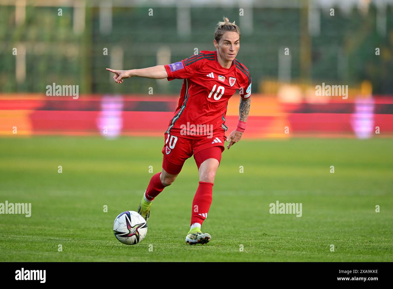 POSEN, POLEN - 4. JUNI 2024: Walisische Jess Fishlock beim Qualifikationsspiel der UEFA Women’s Euro 2025 in der Liga B zwischen ukrainischen Frauen und walisischen Frauen im Stadion Miejski W Grodzisku in Polen am 4. Juni 2024. (Bild von Ashley Crowden/FAW) Stockfoto