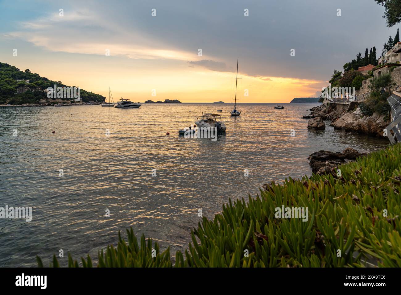 Der wunderschöne Sonnenuntergang über Lapad, Dubrovnik, Kroatien Stockfoto