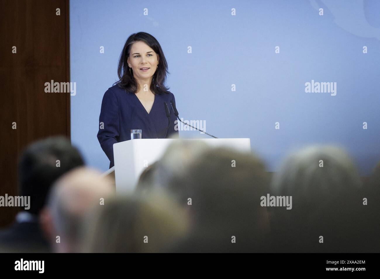 Annalena Baerbock Buendnis 90/die Gruenen, Bundesaussenministerin, aufgenommen im Rahmen einer Buchvorstellung zur Kolonialgeschichte im Auswaertigen Amt in Berlin, 05.06.2024. Fotografiert im Auftrag des Auswaertigen Amtes. Berlin Deutschland *** Annalena Baerbock Buendnis 90 die Gruenen , Bundesaußenministerin, fotografiert während einer Buchpräsentation zur Kolonialgeschichte im Auswärtigen Amt in Berlin, 05 06 2024 fotografiert im Auftrag des Auswärtigen Amtes Berlin Deutschland Copyright: xKiraxHofmannxAAxphotothek.dex Stockfoto