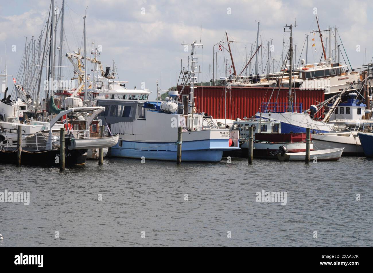 Gilleleje Habour/Gilleleje havn/Denmark/05 JUNI 2024/die Menschen feiern heute am 5. juni 20024 den dänischen Konsignationstag und die offiziellen Feiertage die Bewohner des gilleleje Habour mit Essen und BesichtigungGenießen Sie den Blick auf den Hafen im nördlichen Teil der dänischen Küste. (Foto. Francis Joseph Dean/Dean Pictures) (nicht für kommerzielle Zwecke) Stockfoto