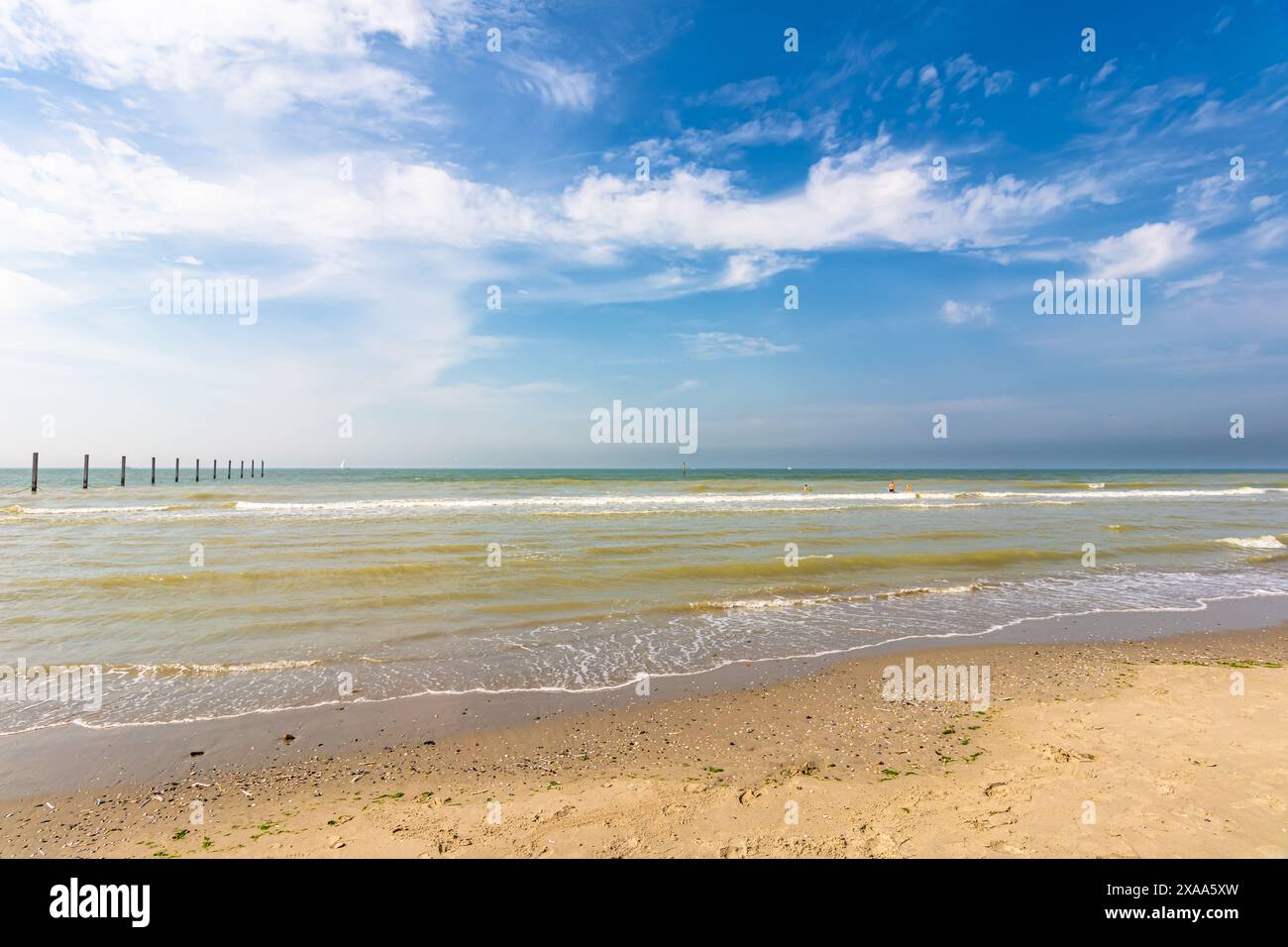 Am Meer in Nieuwpoort, Belgien, an einem schönen Sommertag Stockfoto