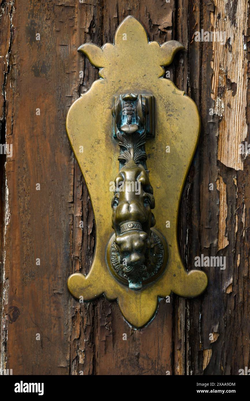 Ein alter Türklopfer in Villanueva de Cordoba Stockfoto