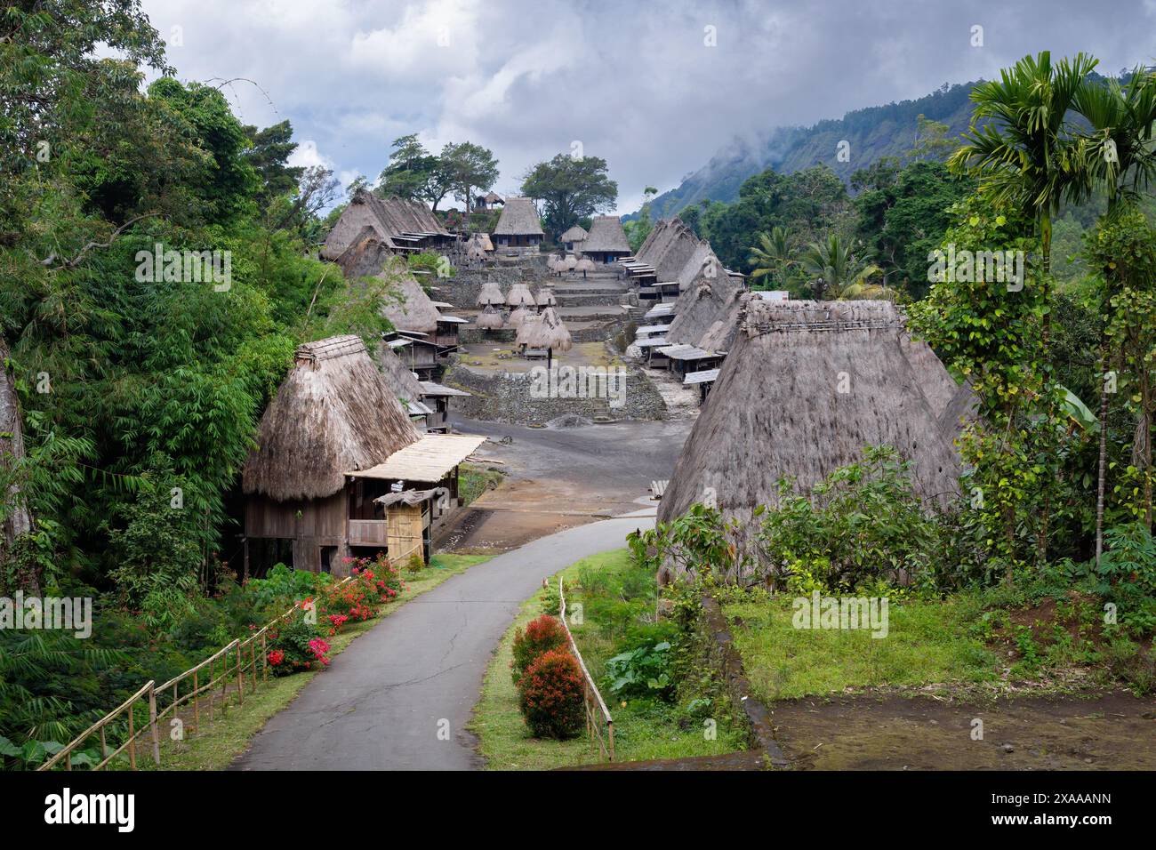 Traditionelles Dorf, Flores Island, Indonesien, mit Strohdächern Stockfoto