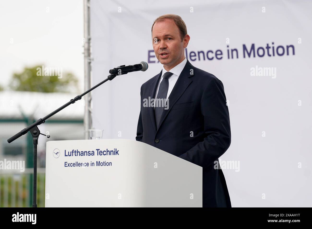 Berlin, Deutschland 05. Juni 2024: Internationale Luft- und Raumfahrtausstellung ILA 2024 im Bild: Verteidigungsstaatssekretär Nils Hilmer bei der Übergabe des Regierungsfliegers Airbus A 350-900 Schumacher *** Berlin 05. Juni 2024 Internationale Luft- und Raumfahrtausstellung ILA 2024 Foto Copyright: XFotostandx/xReuhlx Stockfoto