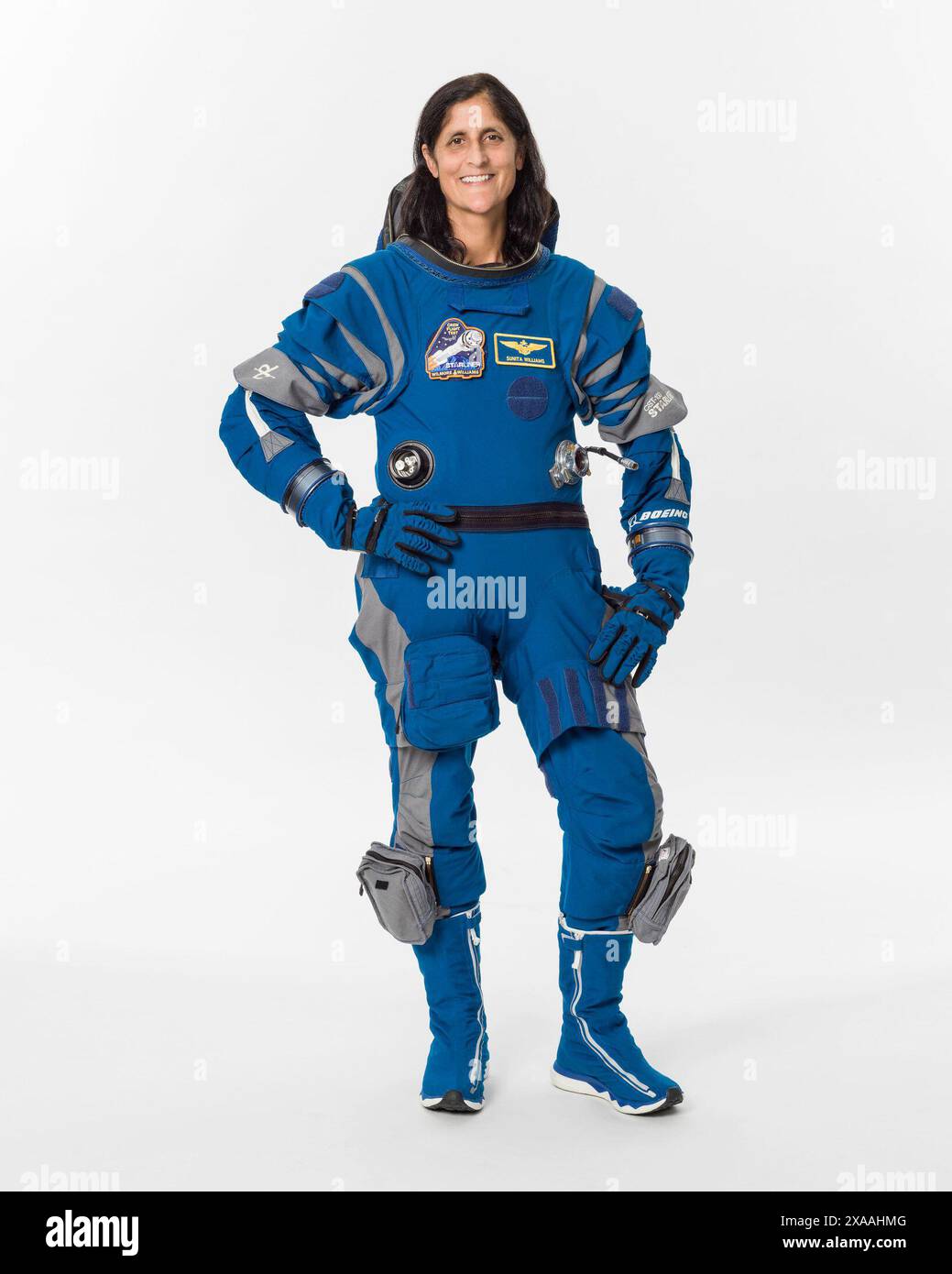 5. Juni 2024 – Houston, Texas, USA – DATEI: 2023: SUNI WILLIAMS wird Pilot für Flugtests sein. Williams verbrachte 322 Tage im Weltraum in zwei Missionen: Expedition 14/15 2006 bis 2007 und Expedition 32/33 2012. Der gebürtige Massachusetts führte auch sieben Raumwanderungen durch, die insgesamt 50 Stunden und 40 Minuten dauerten. Bevor ihre Karriere 1998 bei der NASA begann, schloss Williams ihren Bachelor in Physik an der U.S. Naval Academy in Annapolis, Maryland, ab, bevor sie ihren Master in Engineering Management am Florida Institute of Technology in Melbourne erhielt. Insgesamt Stockfoto