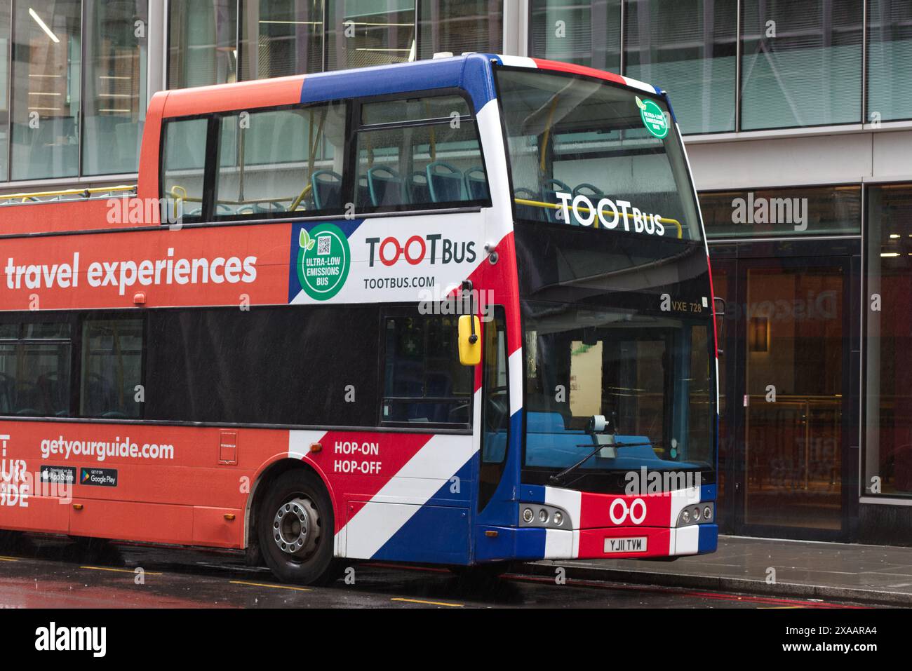Mit dem Bus auf den Straßen Londons Stockfoto