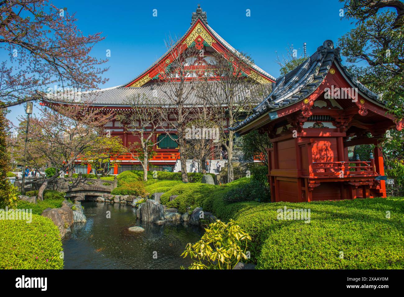 Kleiner Schrein im Senso-JI-Tempel, Asakusa, Tokio, Honshu, Japan, Asien Stockfoto